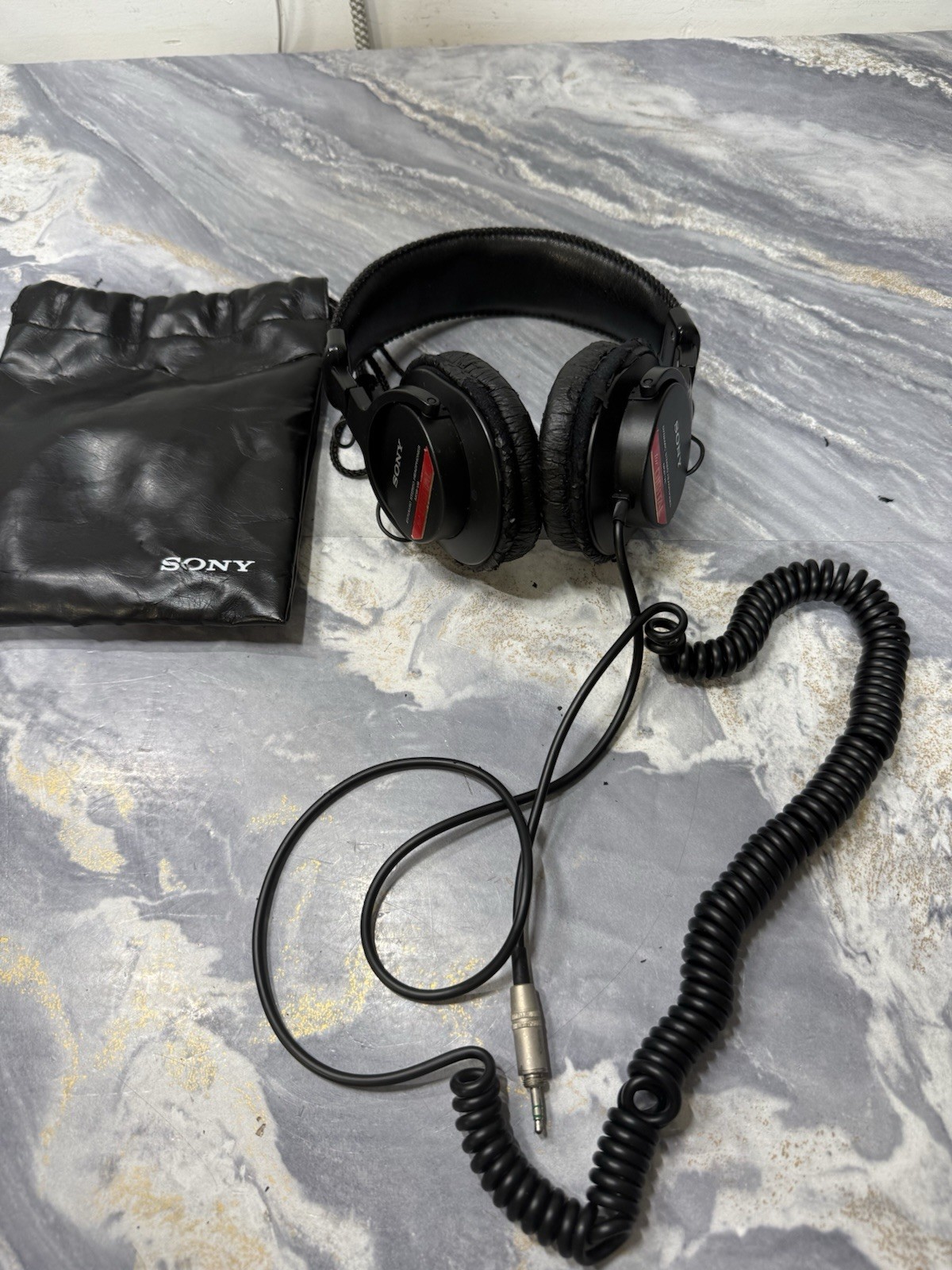 Sony MDR-V6 Over the Ear Headphones – Studio Monitors – Black