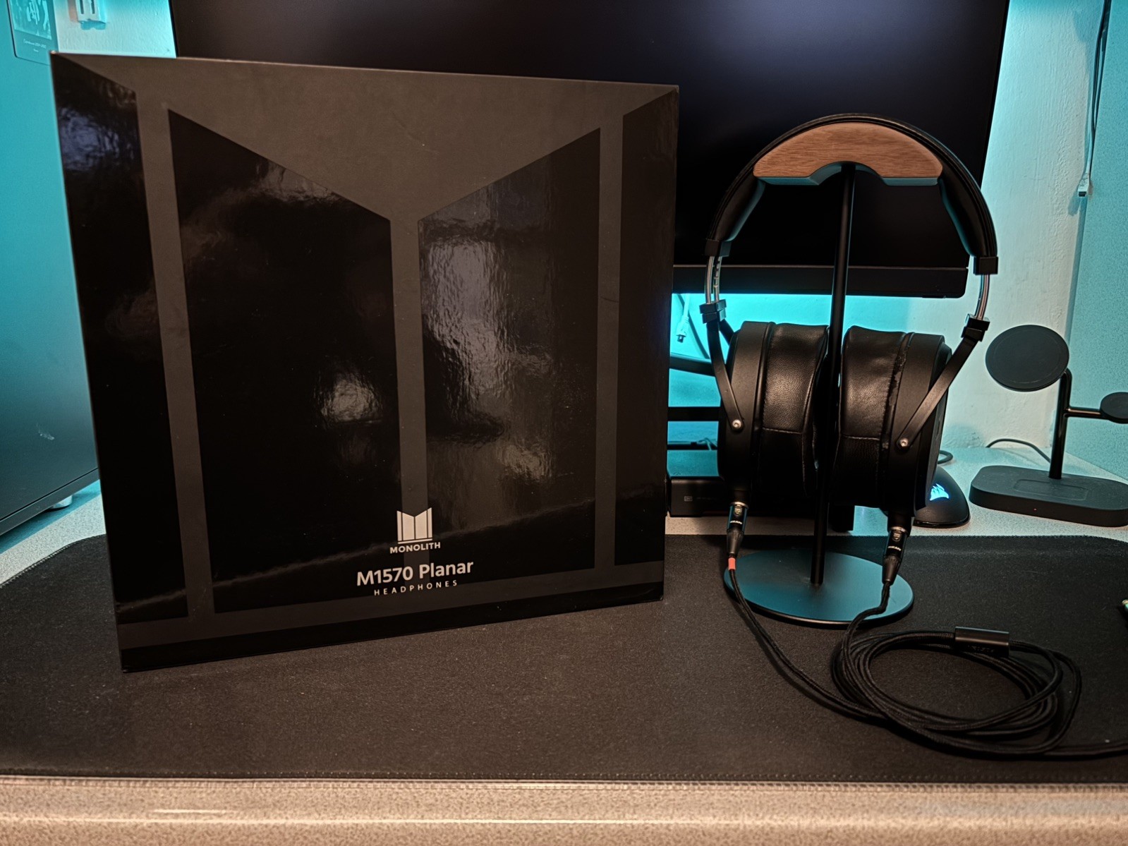 Monolith M1570 Monolith Monolith Monoprice Planarmagnetic Headphones Modified