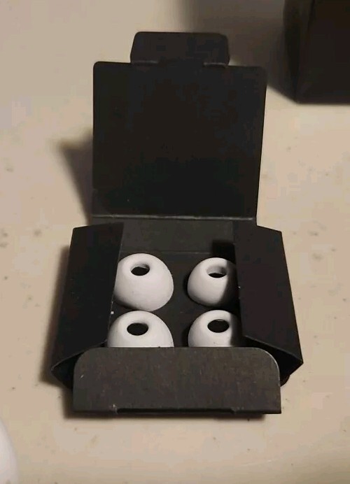 Beats Studio Buds RIGHT Earbud & Case – FOR PARTS OR REPAIR – READ DESCRIPTION