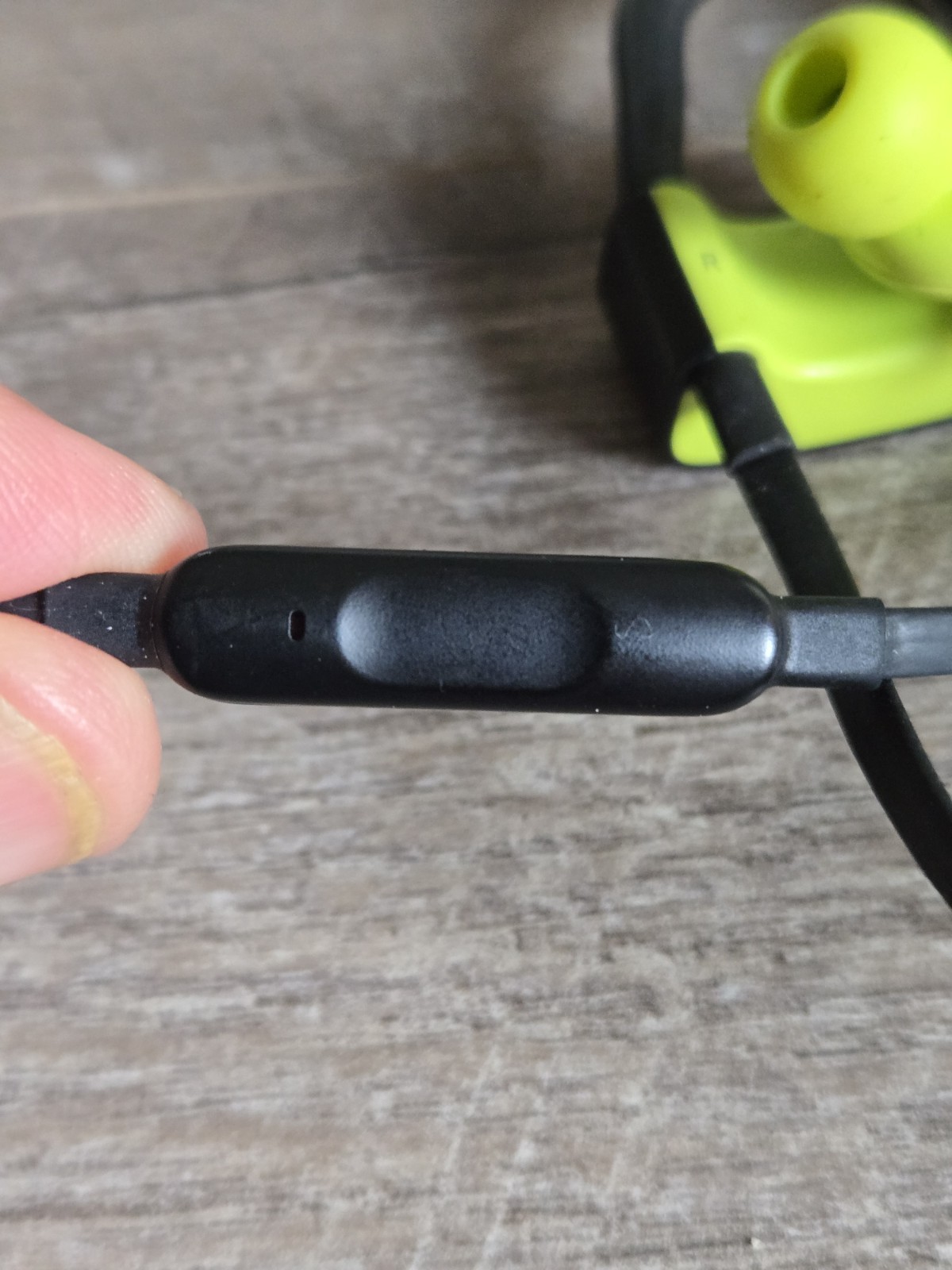 Beats by Dr. Dre Powerbeats3 Wireless Ear-Hook Headphones Earphones Shock Yellow