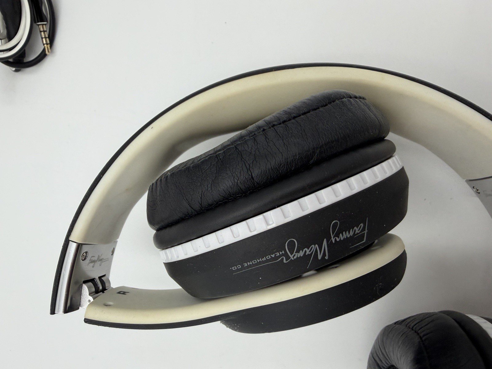 Fanny Wang FW-HEADPH-1002 Wired Over-Ear Headphones 40mm Drivers Black White