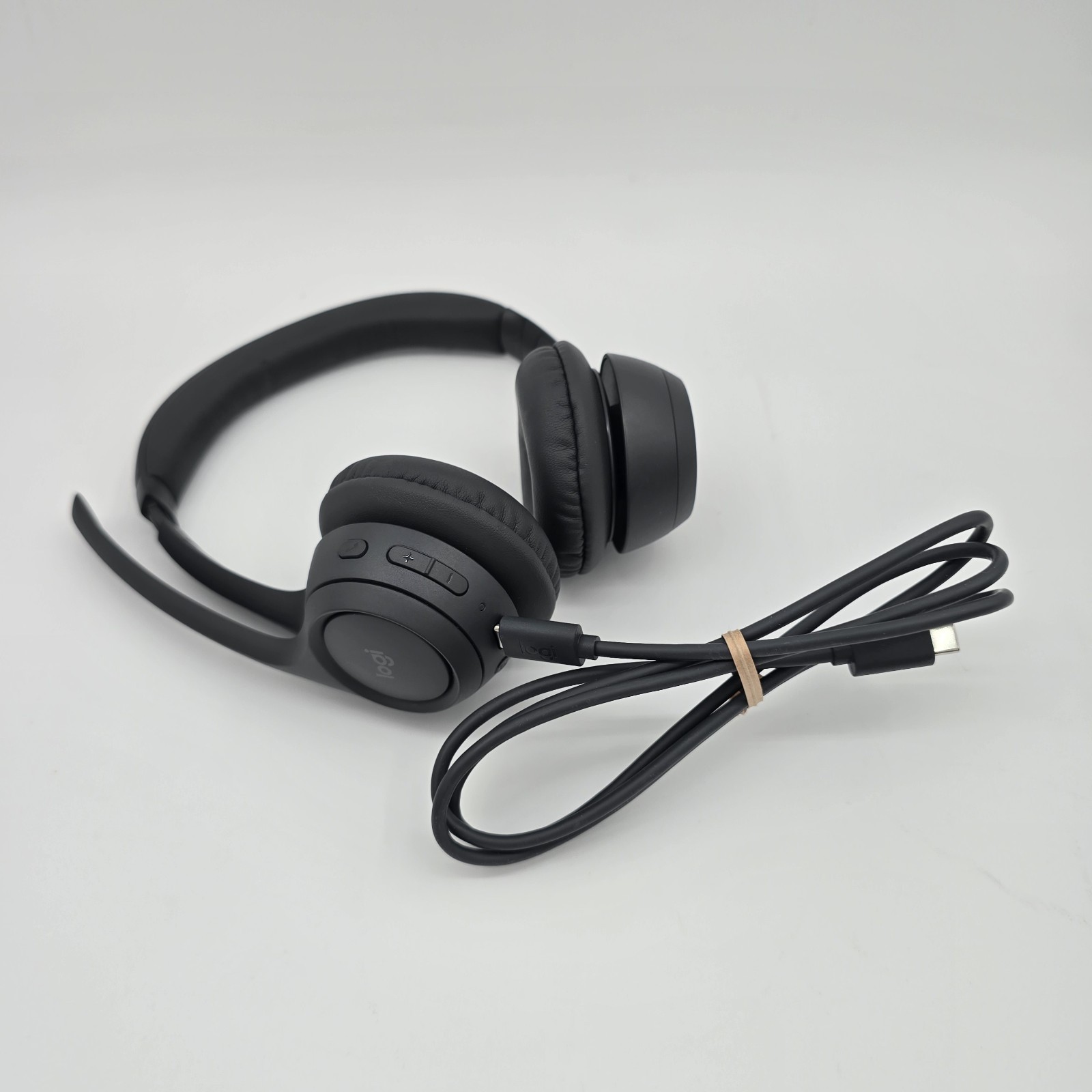 Logitech Zone 300 Wireless Bluetooth Noise-Canceling Headset Black Open Box.