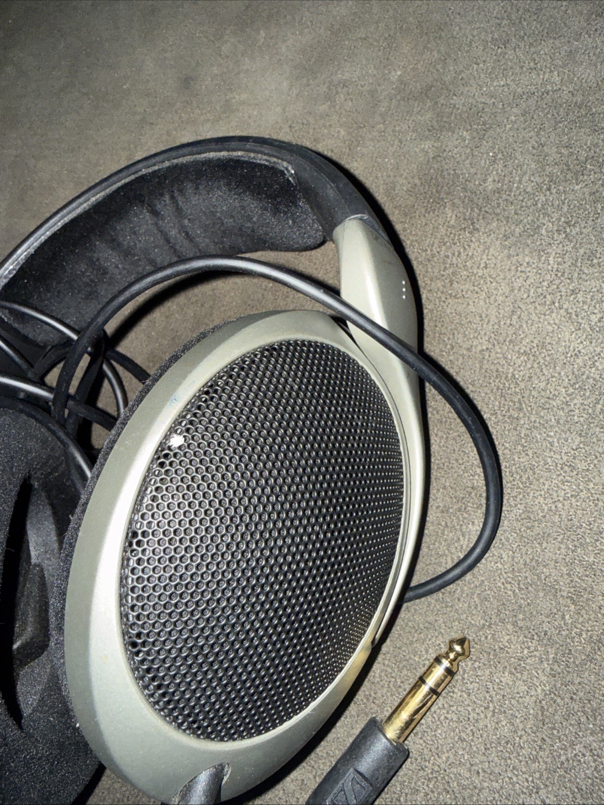 Sennheiser HD 555 Headband Headphones – Black/Gray