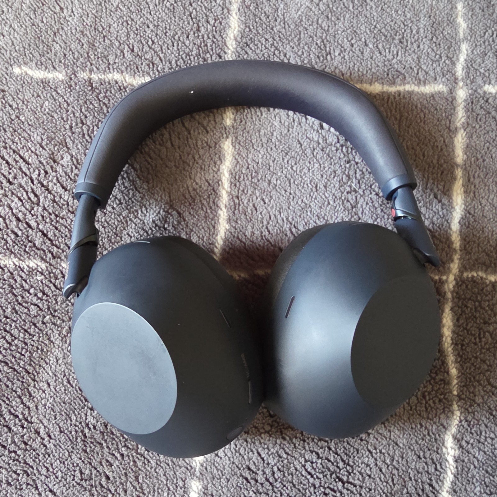 Sony WH-1000XM6 Navy Blue/w Cooling Gel Earcups (Barely Used)
