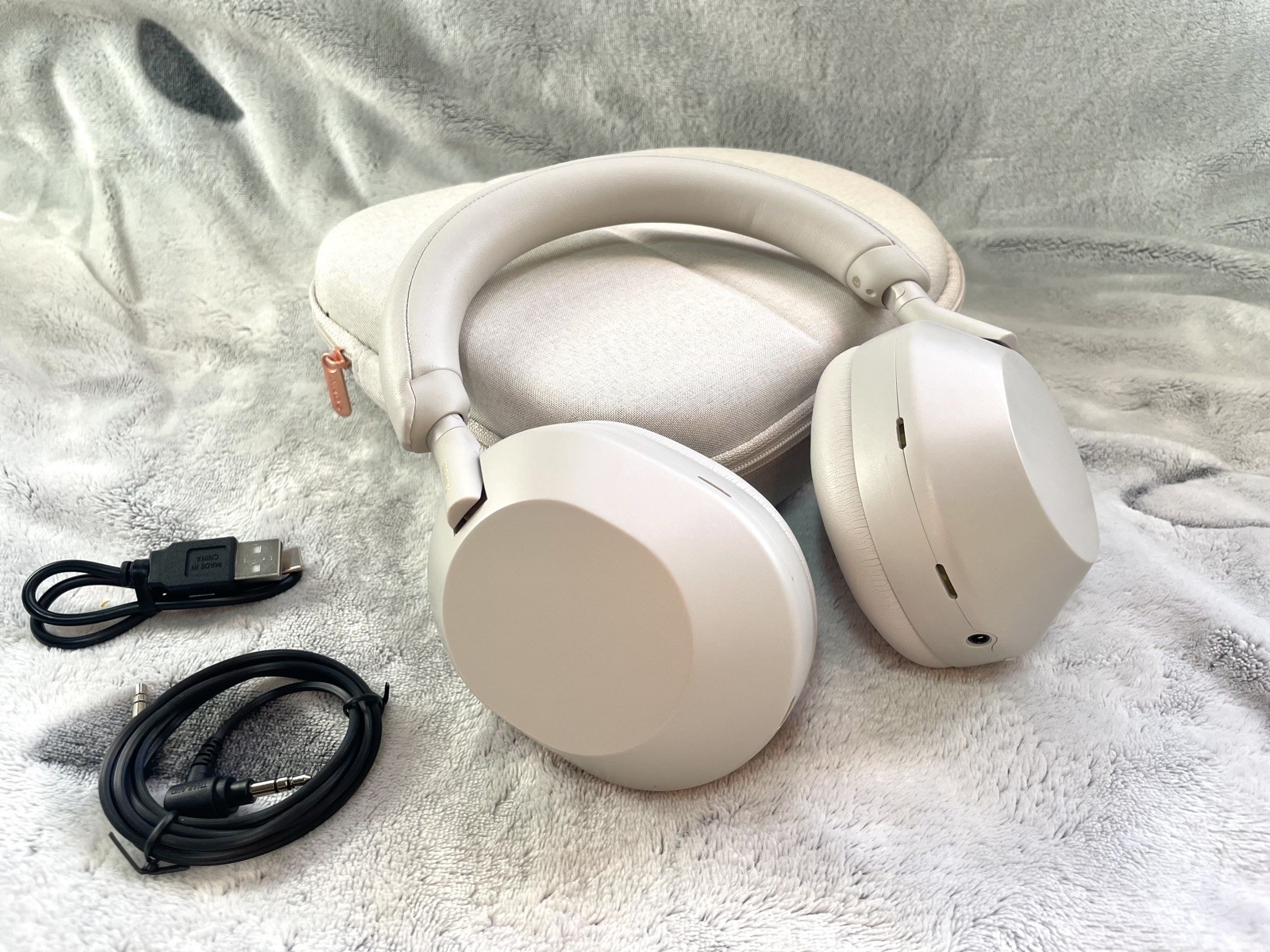 New Sealed Sony WH-1000XM5/S Wireless Noise Canceling Bluetooth Headphones