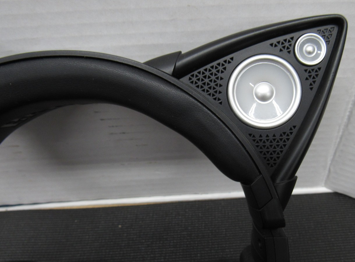 Brookstone Wireless Cat Ear Headphones AR102A4BKA Bluetooth w/ Case – No Cable