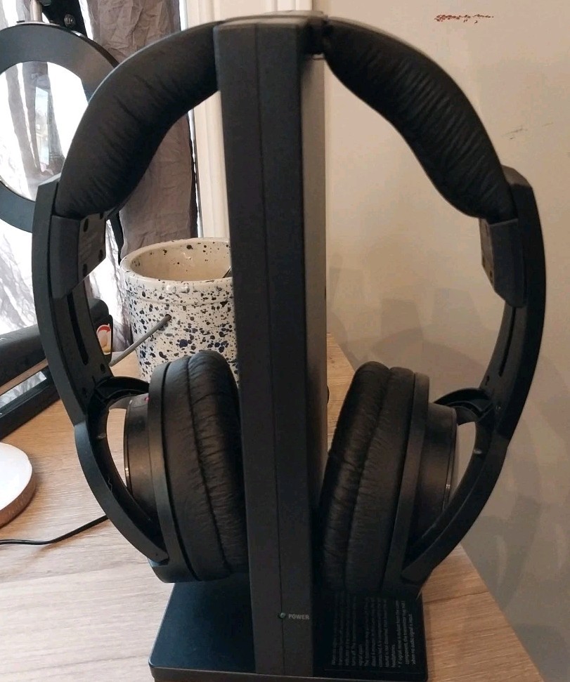 Sony Wireless TV Stereo Over Ear Headphone System MDR-RF985RK EUC W Box
