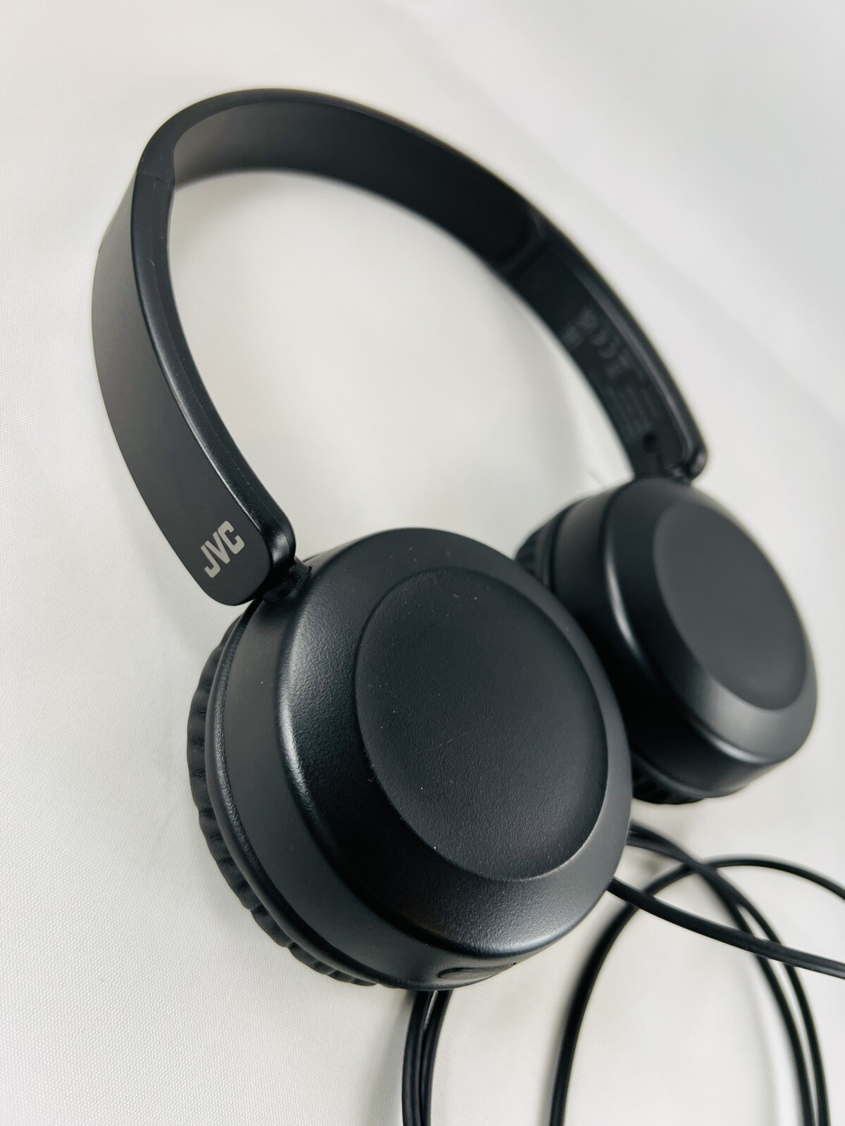 JVC HA-S31M Powerful Sound, Lightweight, Built-in Remote & Microphone, Black