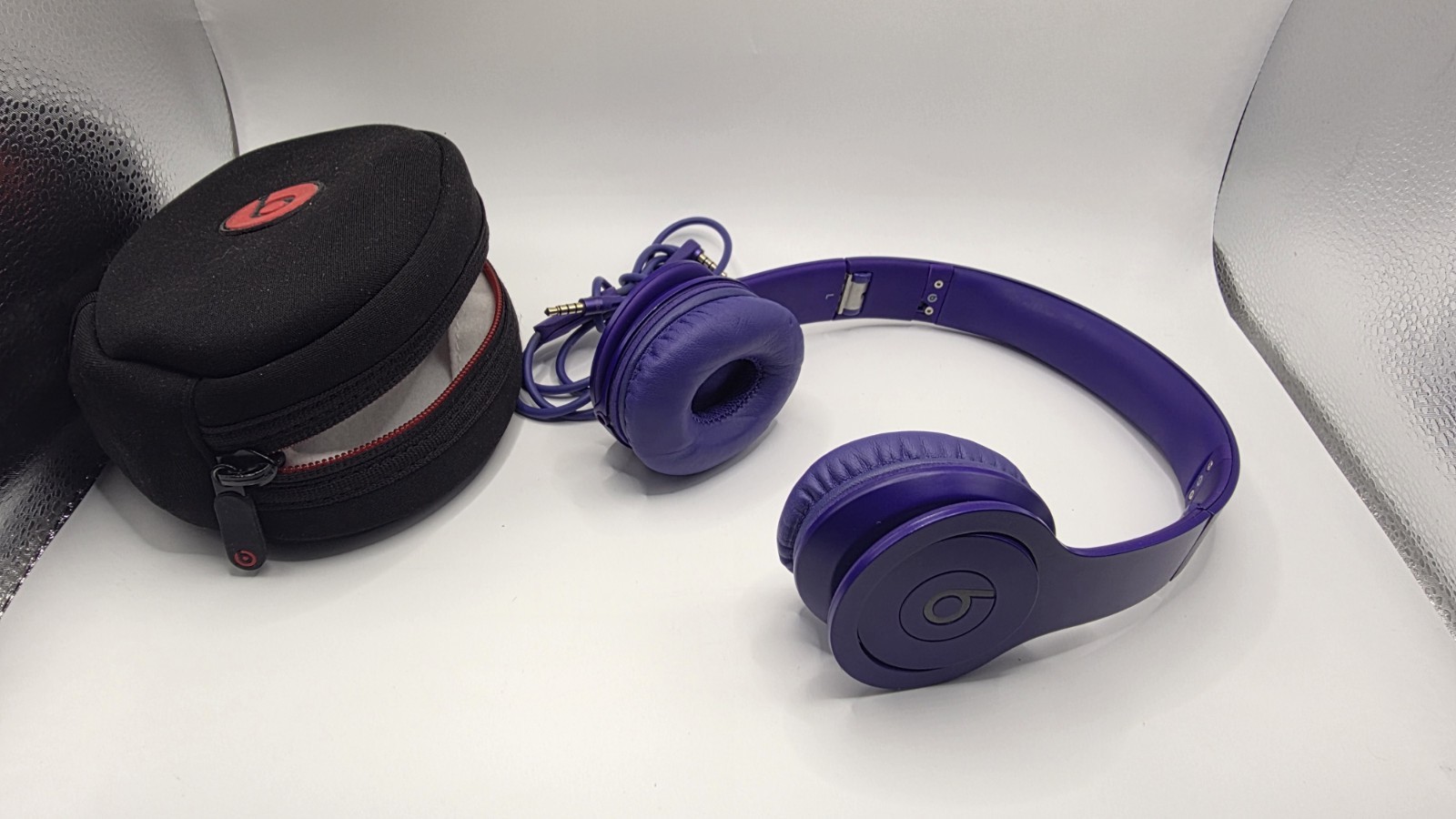 Beats by Dr. Dre Solo HD On-Ear Headphones Purple **Small Damage**