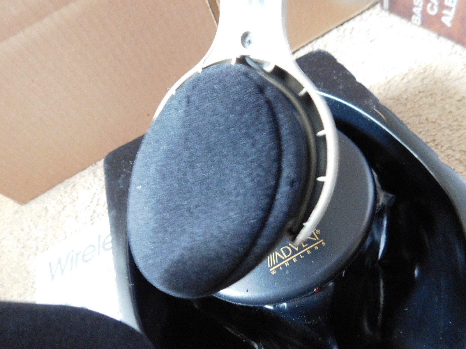 Vintage 1999 Advent AW720 900MHz Wireless Stereo Headphones Opened Box