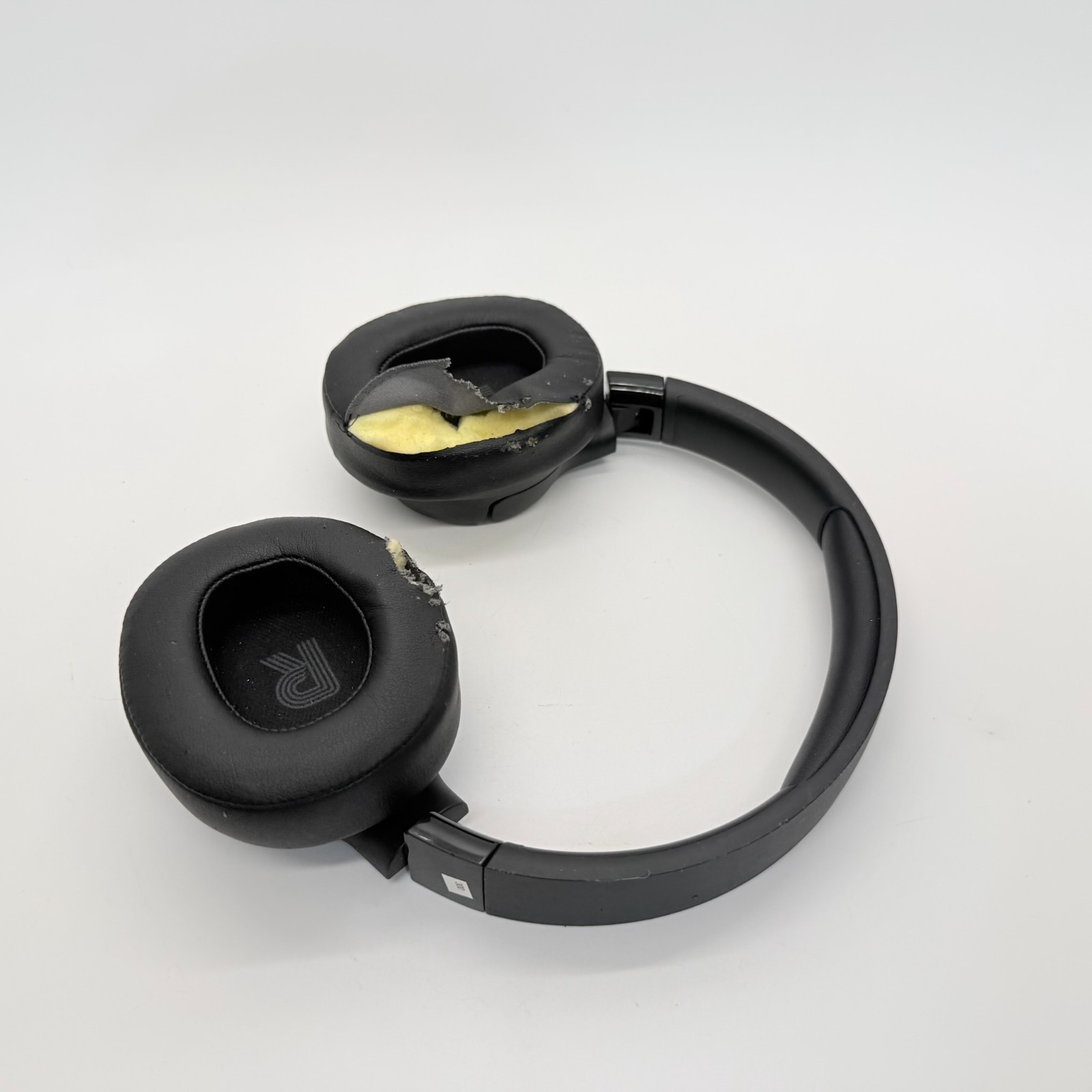 JBL Tune 720BT Over-Ear Wireless Bluetooth Headphones (Black) NEEDS PADS