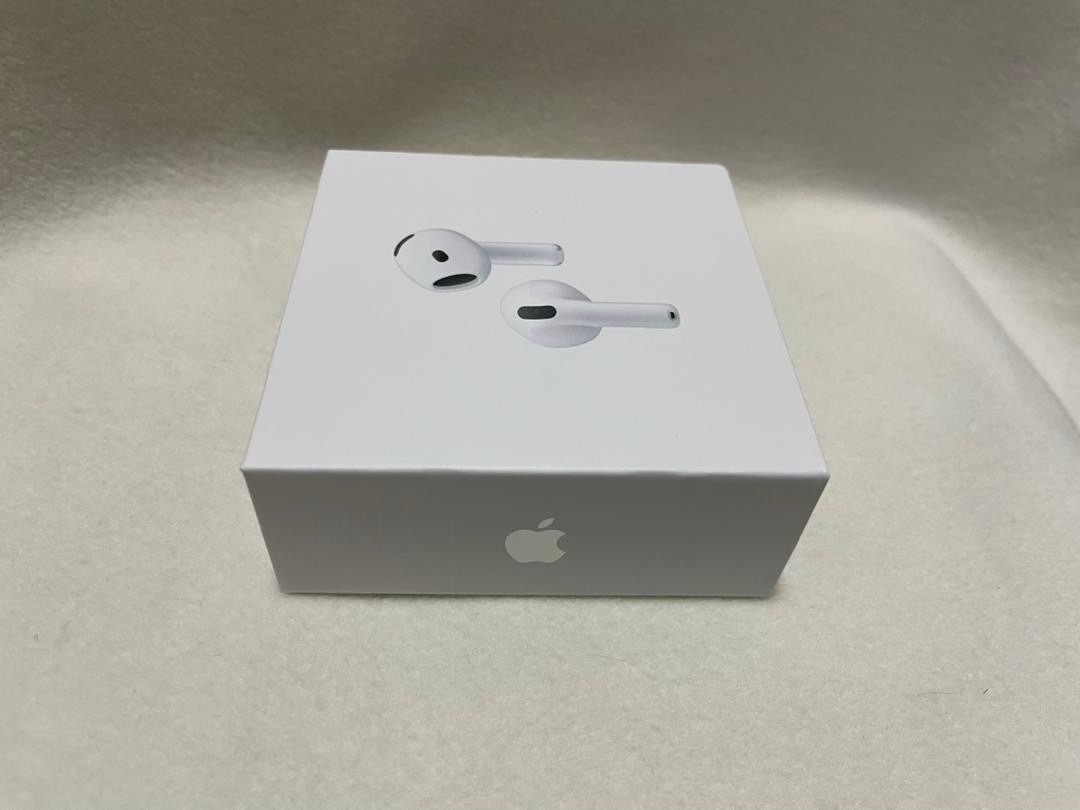 Apple AirPods 4 Active Noise Cancellation Earbuds , White