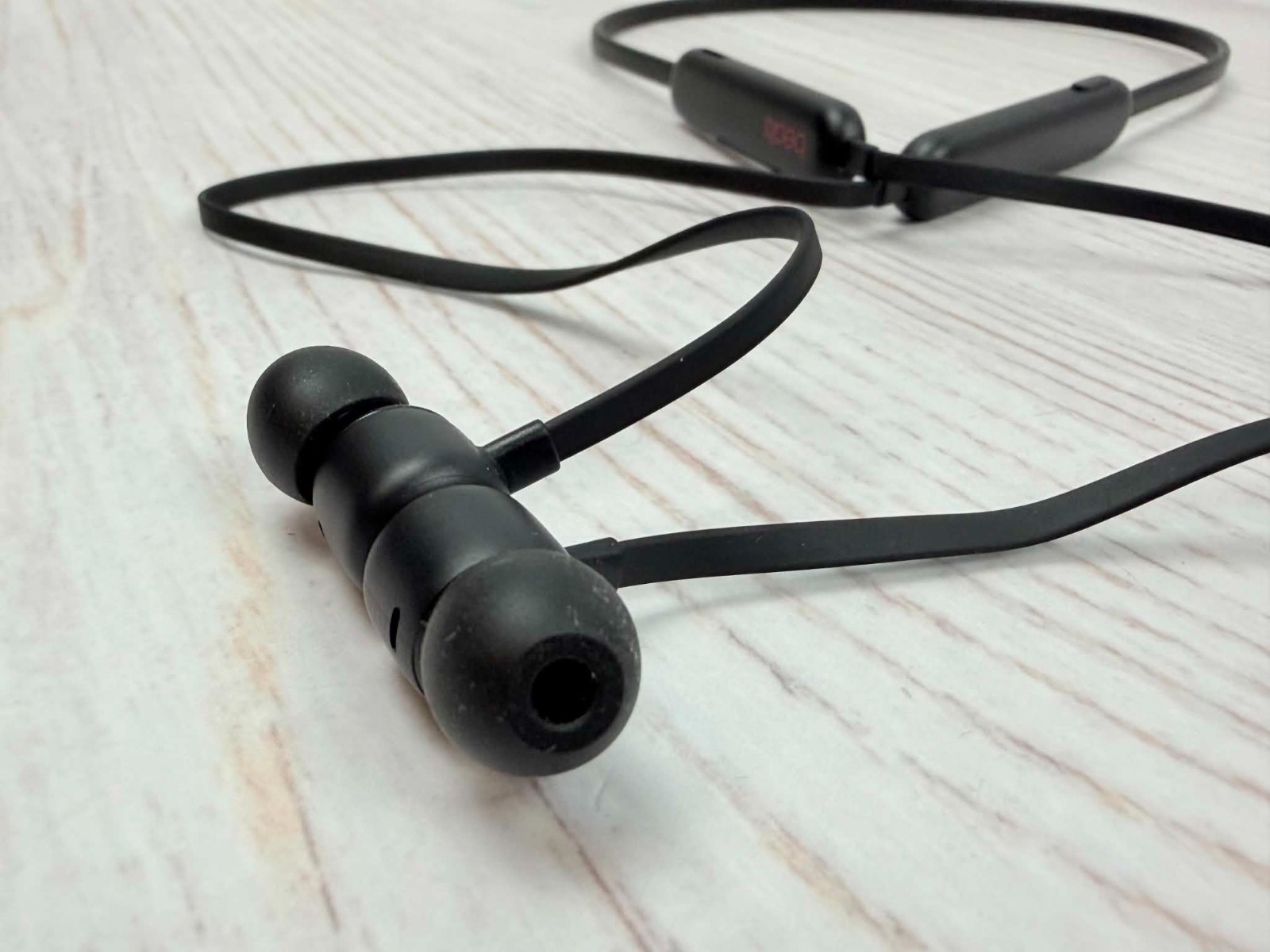 Beats Flex by Dr. Dre Wireless Headphones – Black – A2295 MYMC2LL/A For Parts