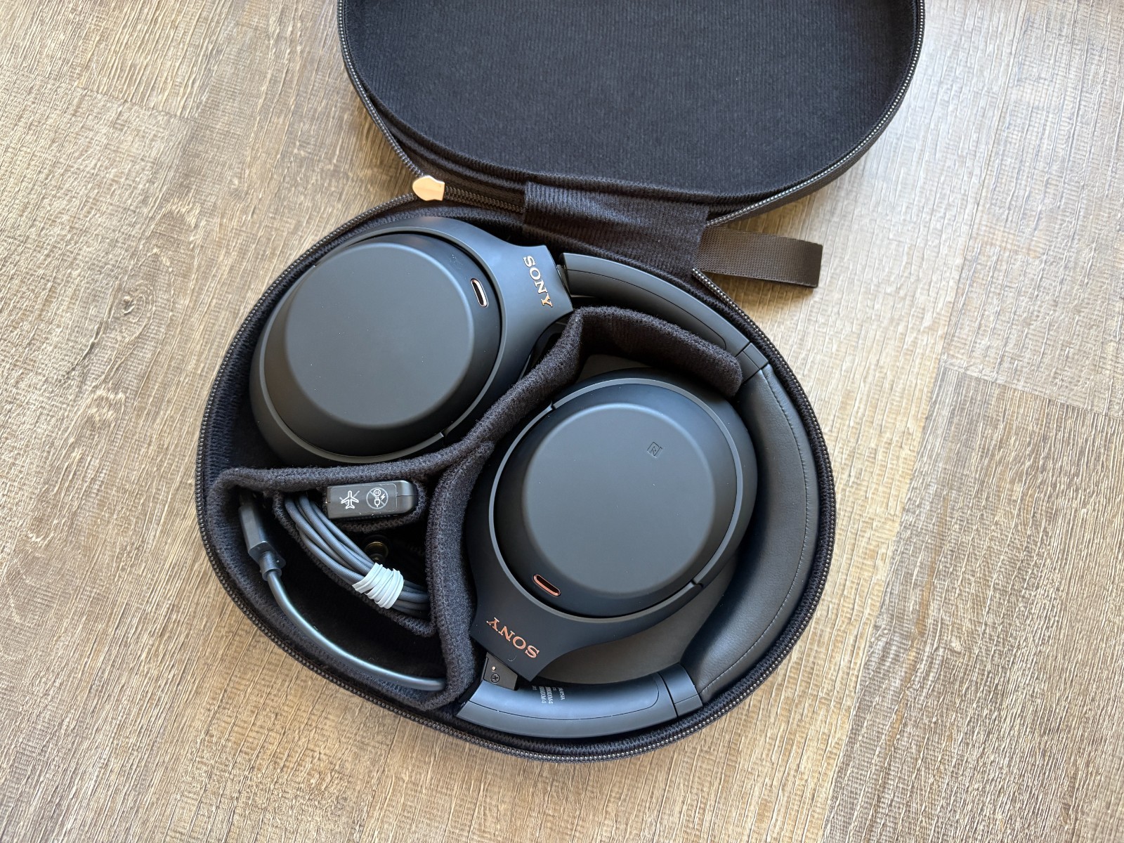 SONY WH-1000XM4/B Wireless Noise Canceling Headphones with CASE – Black #E
