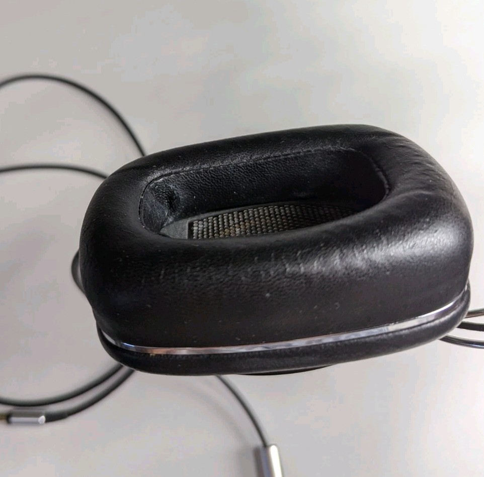 Bowers & Wilkins Over-Ear Headphones Black 3.5mm (READ)