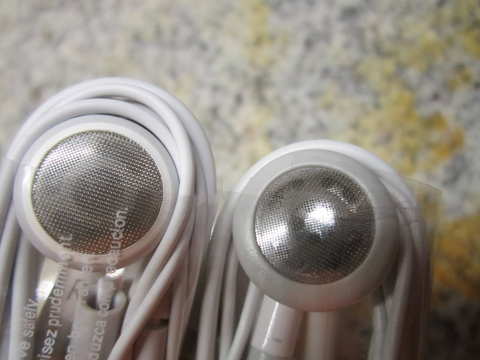 ORIGINAL APPLE IPOD IPHONE EARBUDS! VOLUME CONTROL + MIC HEADPHONES OEM 100%