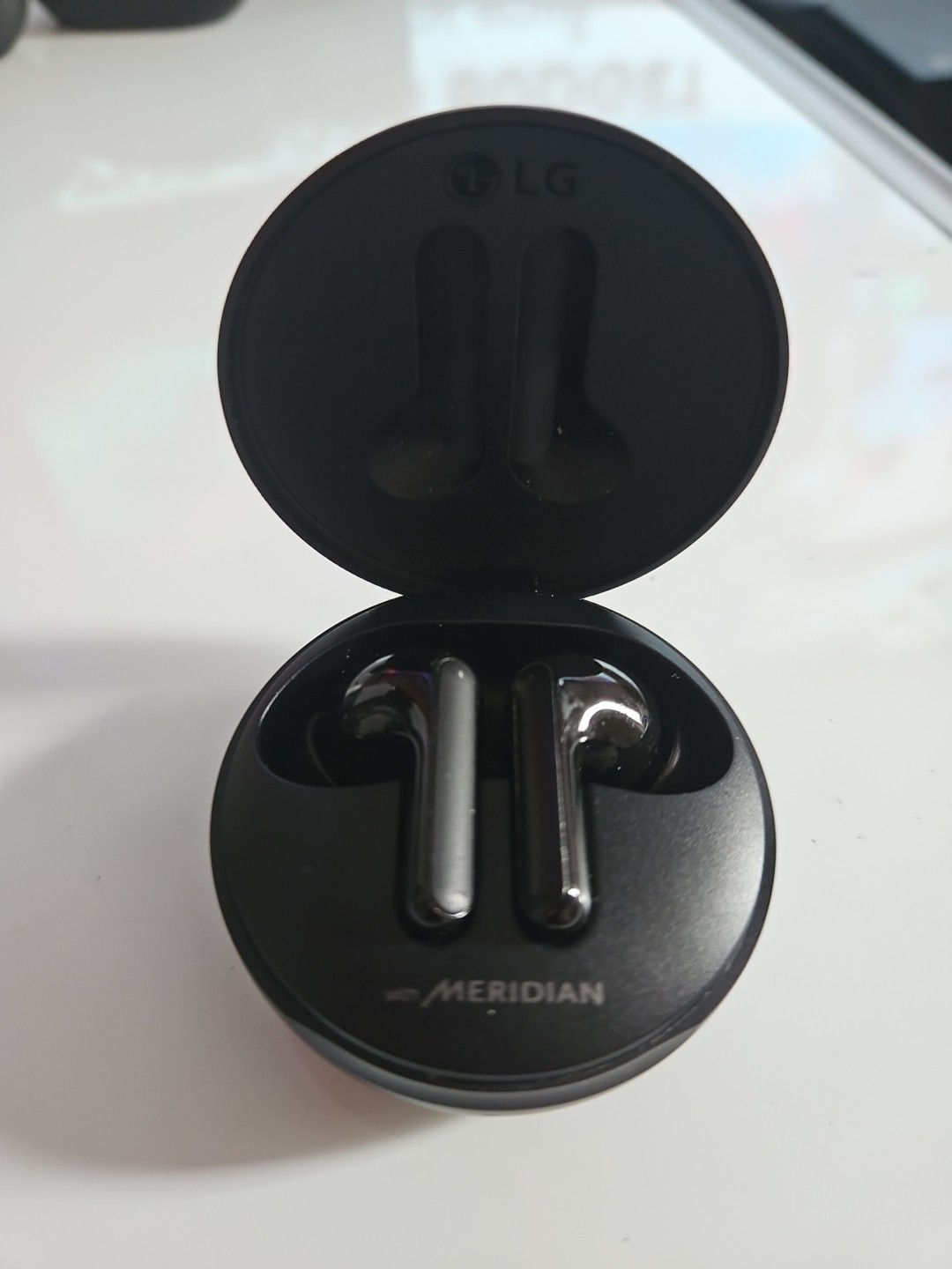 LG HBS-FN4 TONE Free Wireless In-Ear Stereo Earbuds, Black. Good Working Conditi
