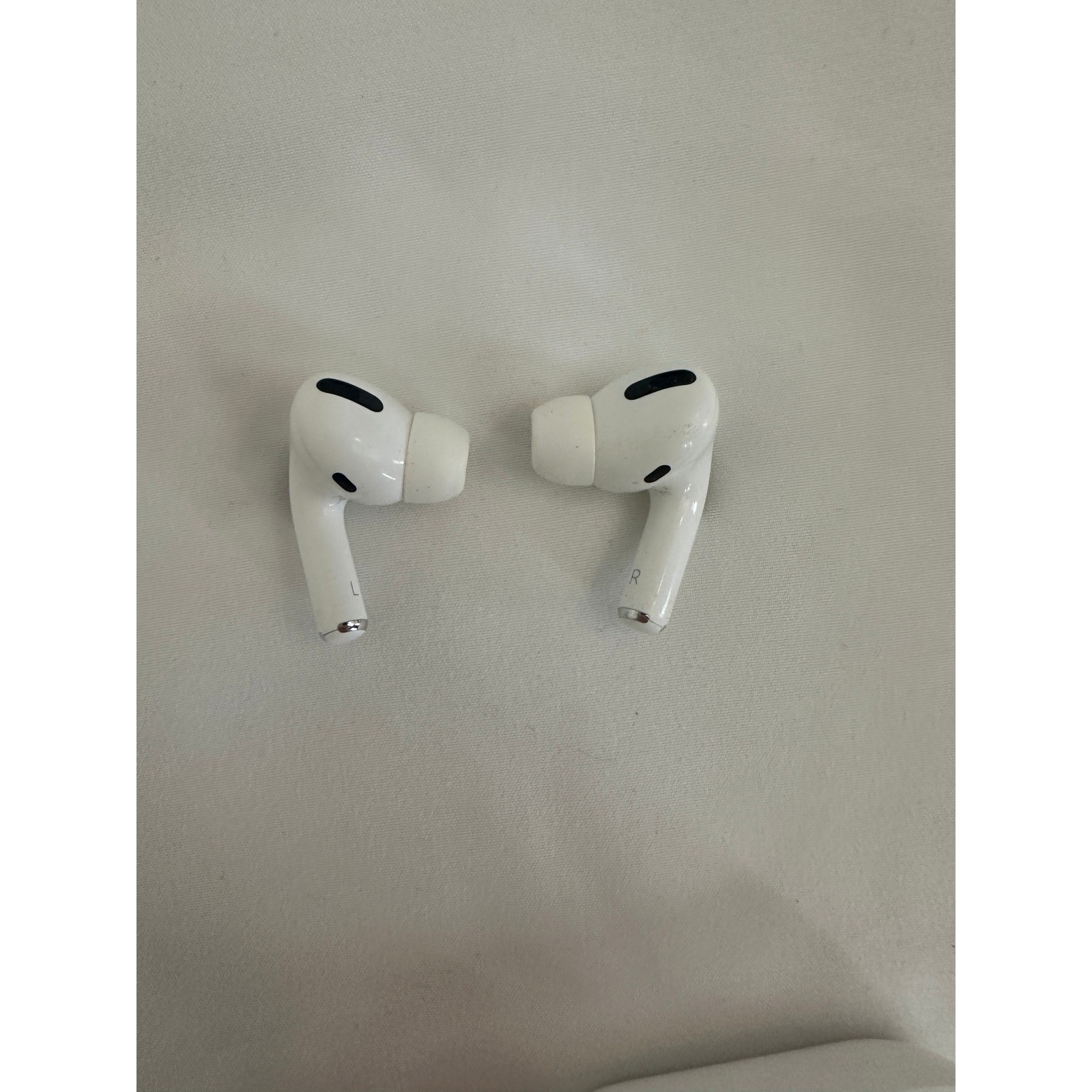 Apple AirPods Pro 1st Gen Wireless Headphones with MagSafe Charging Case A2190