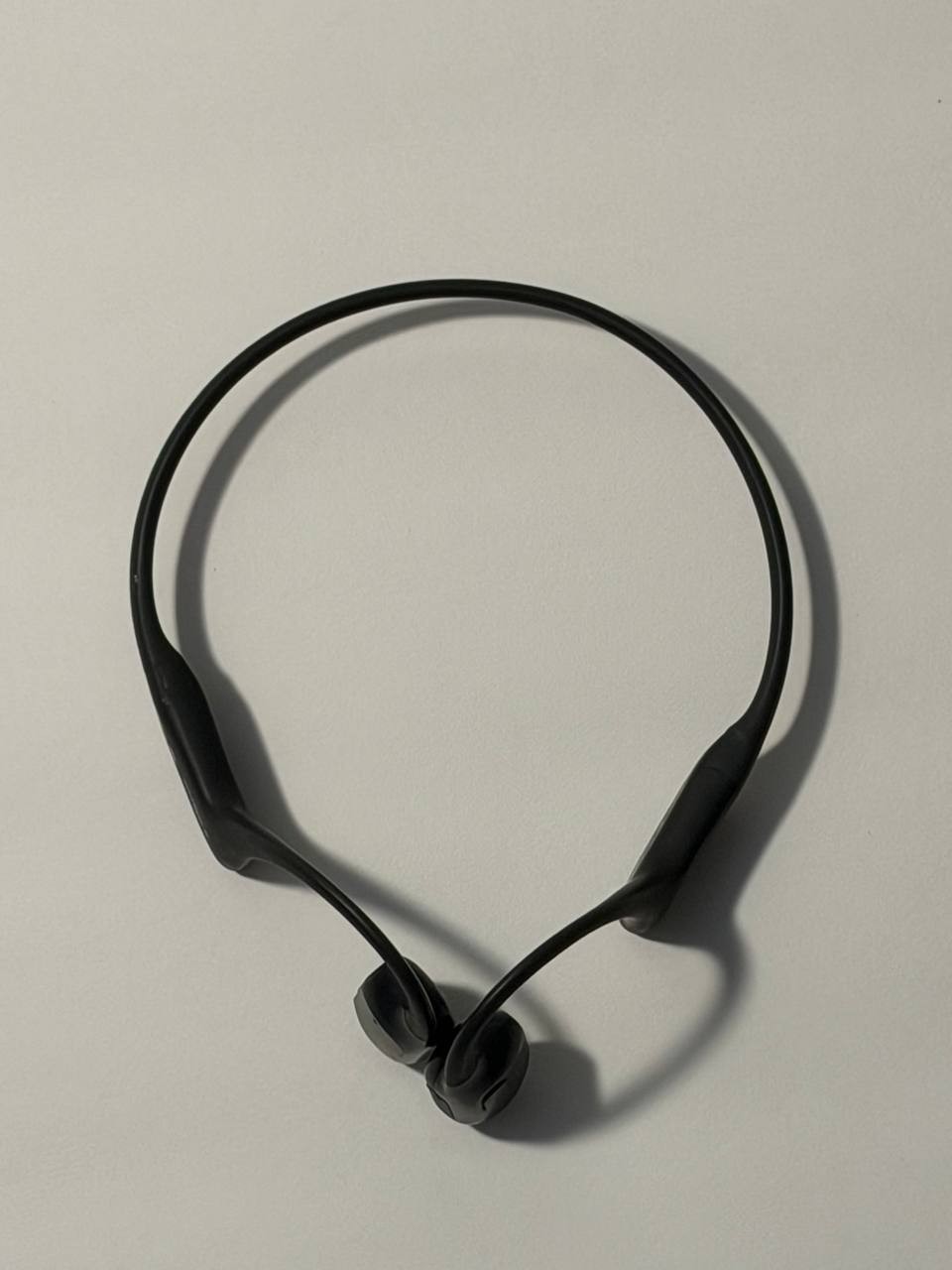 Shokz OpenRun Pro Bone Conduction Open-Ear Headphones ( S810 ) Black AS -IS.
