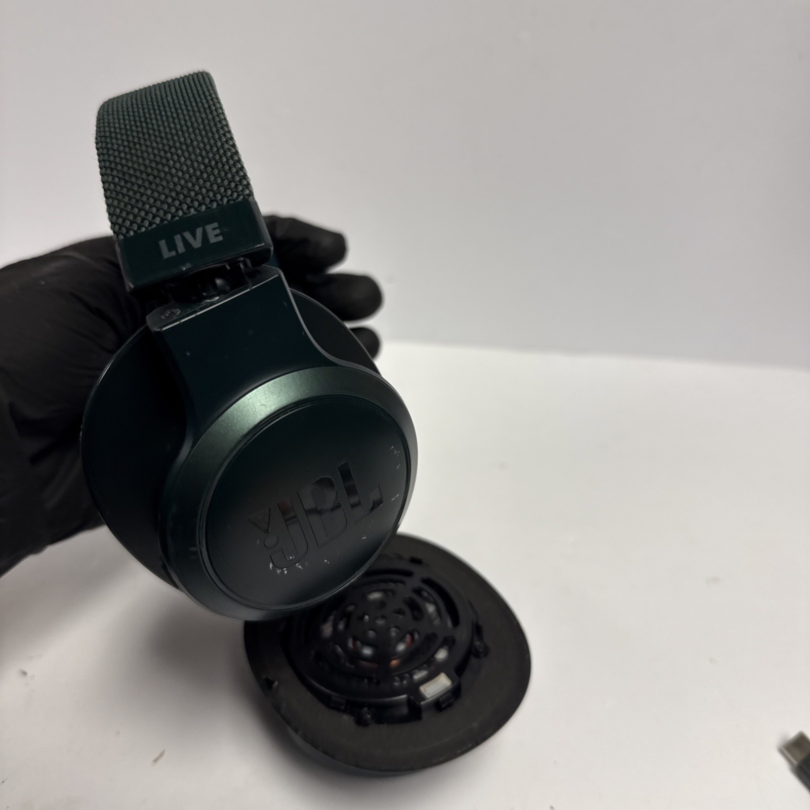 JBL Live 500BT Over-the-Ear Wireless Bluetooth Headphones Green Needs Pads