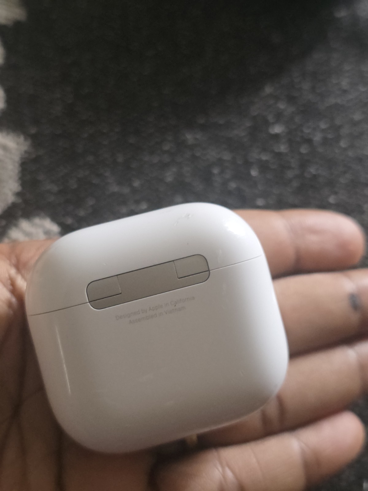 Apple AirPods 4th Gen. Earbuds Model A3058 In Excellent Condition