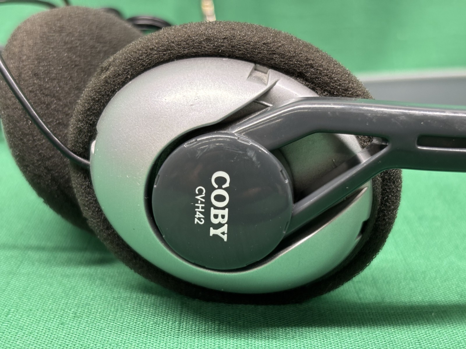 VTG Coby CV-H42 Wired Lightweight On-Ear Headphones W/3.5mm Jack, Silver (11H)