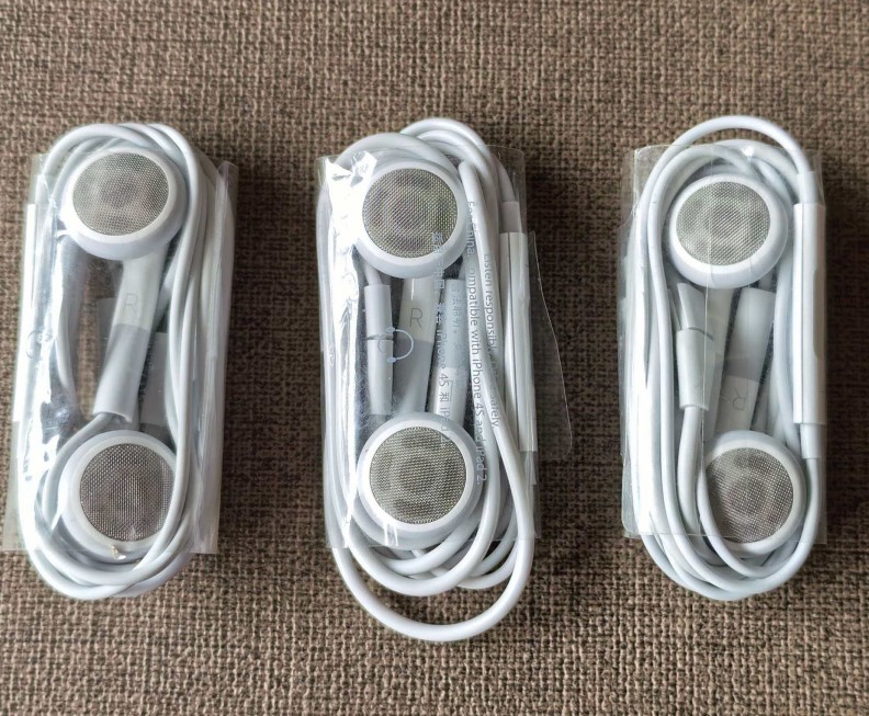 3X Authentic Apple iPod iPhone Earphones Headphones Earbuds+Remote Control+Mic