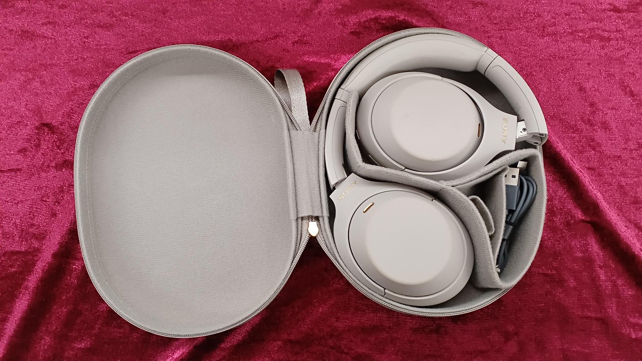 Sony WH-1000XM4 Wireless Over-Ear Headphones Noise Canceling Platina Silver