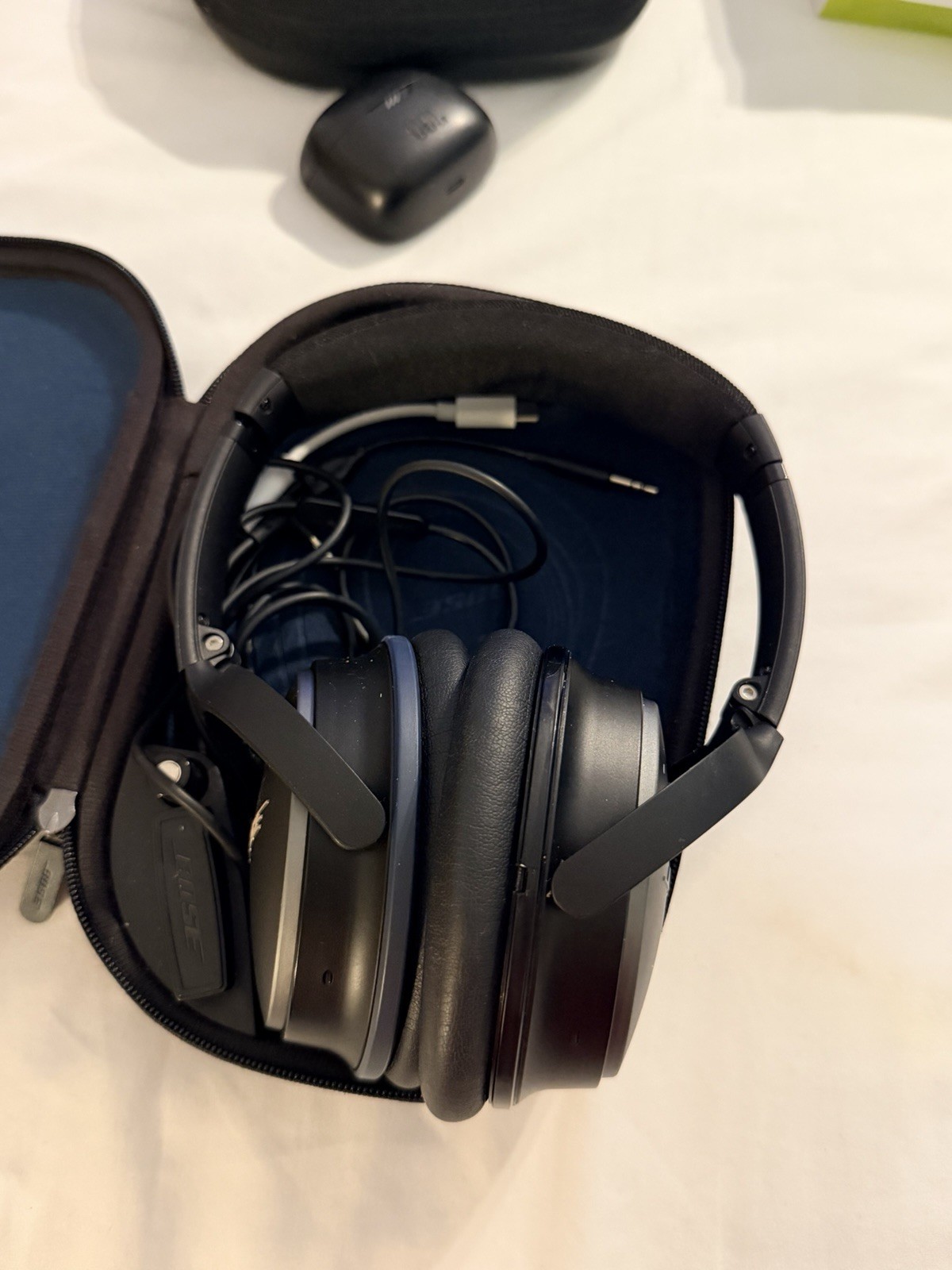 Bose QuietComfort 25 Over-Ear Headphones Black Double Wired 3.5mm w/ Case