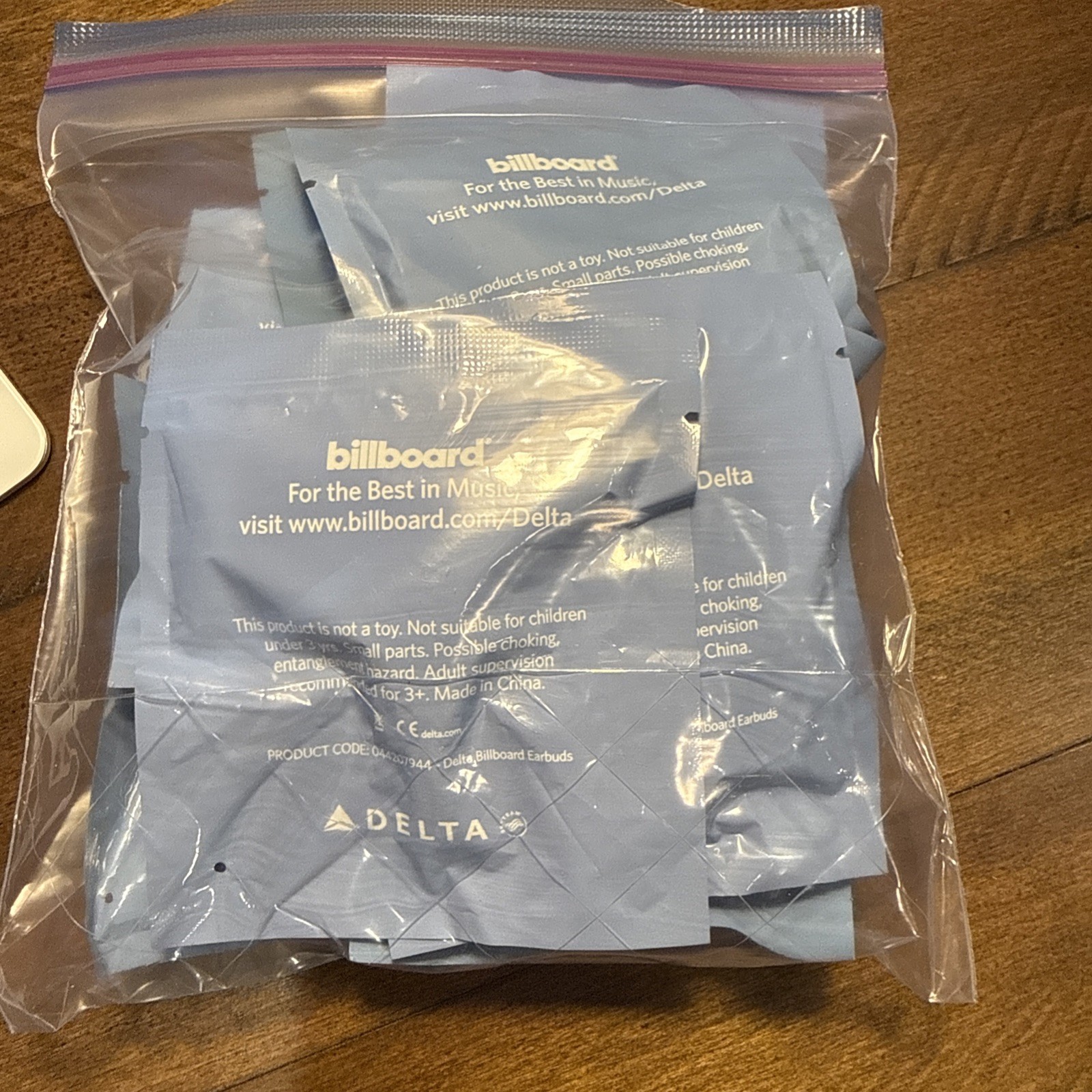 10 Packs Delta Airlines economy Earbuds Headphones Brand New Package NO APPLE