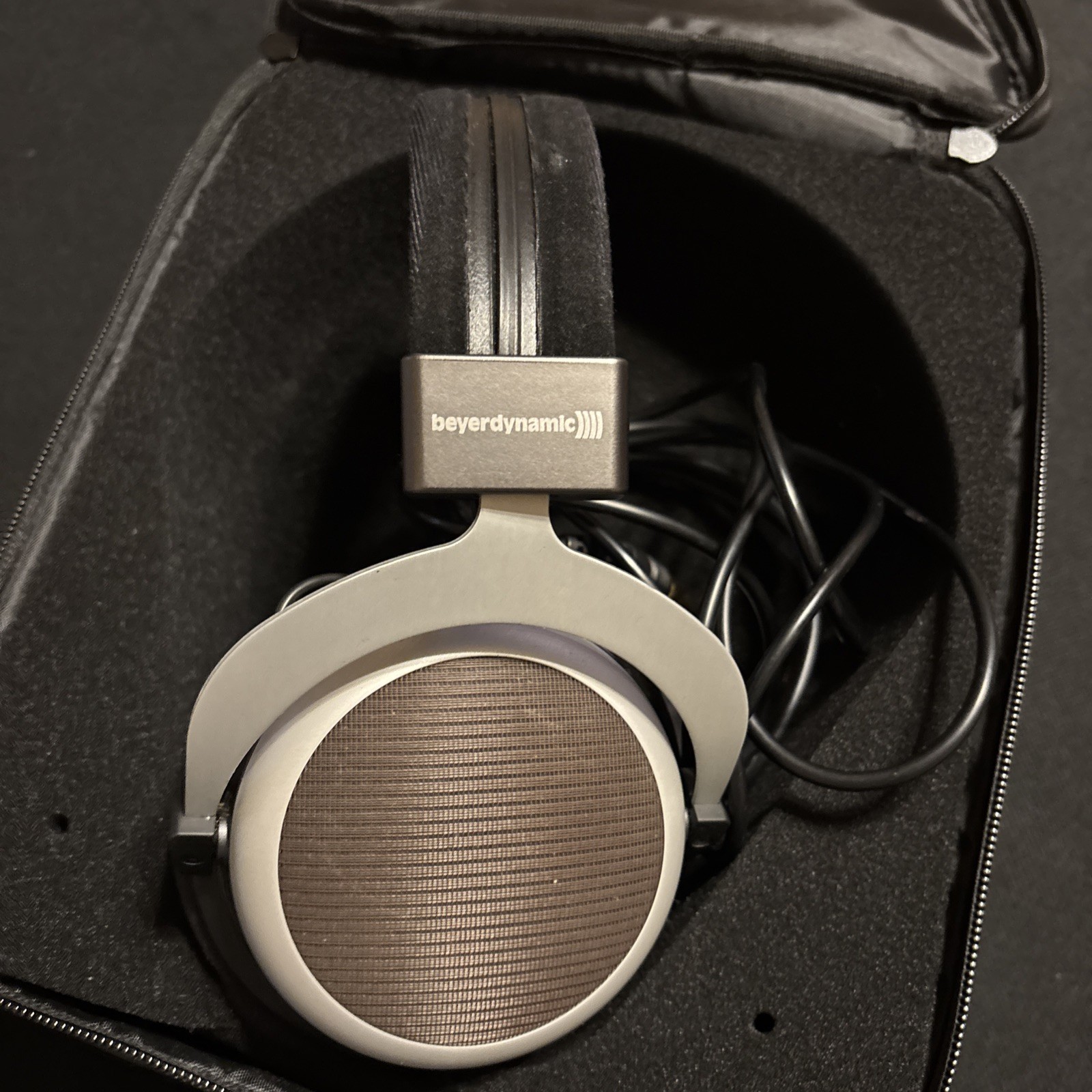 Beyerdynamic T90 Headphones USED NO BOX – CASE = YES