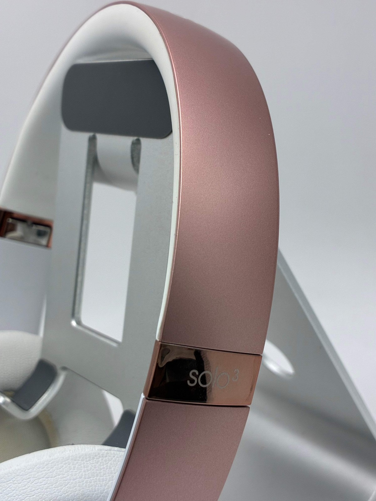 Beats Solo 3 Headphones Pink w/ Carrying Case – Used B