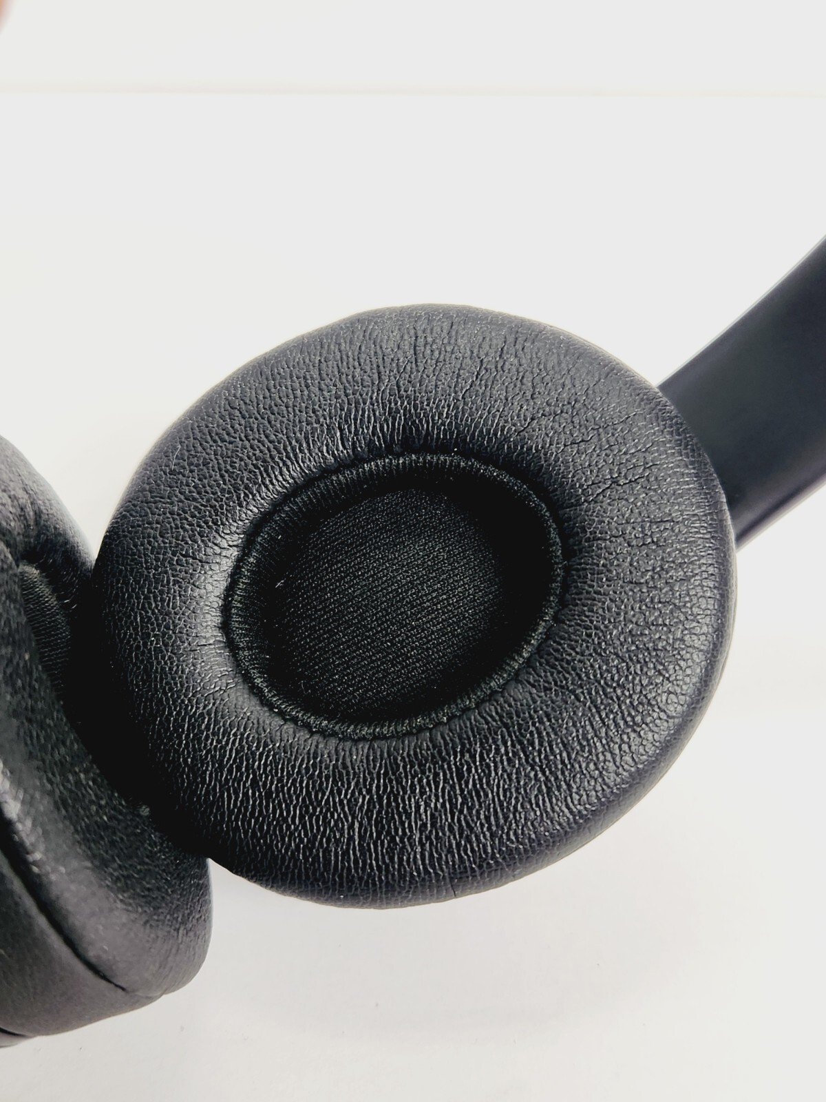 Beats by Dr. Dre Solo3 Over the Ear Headphone – Gloss Black