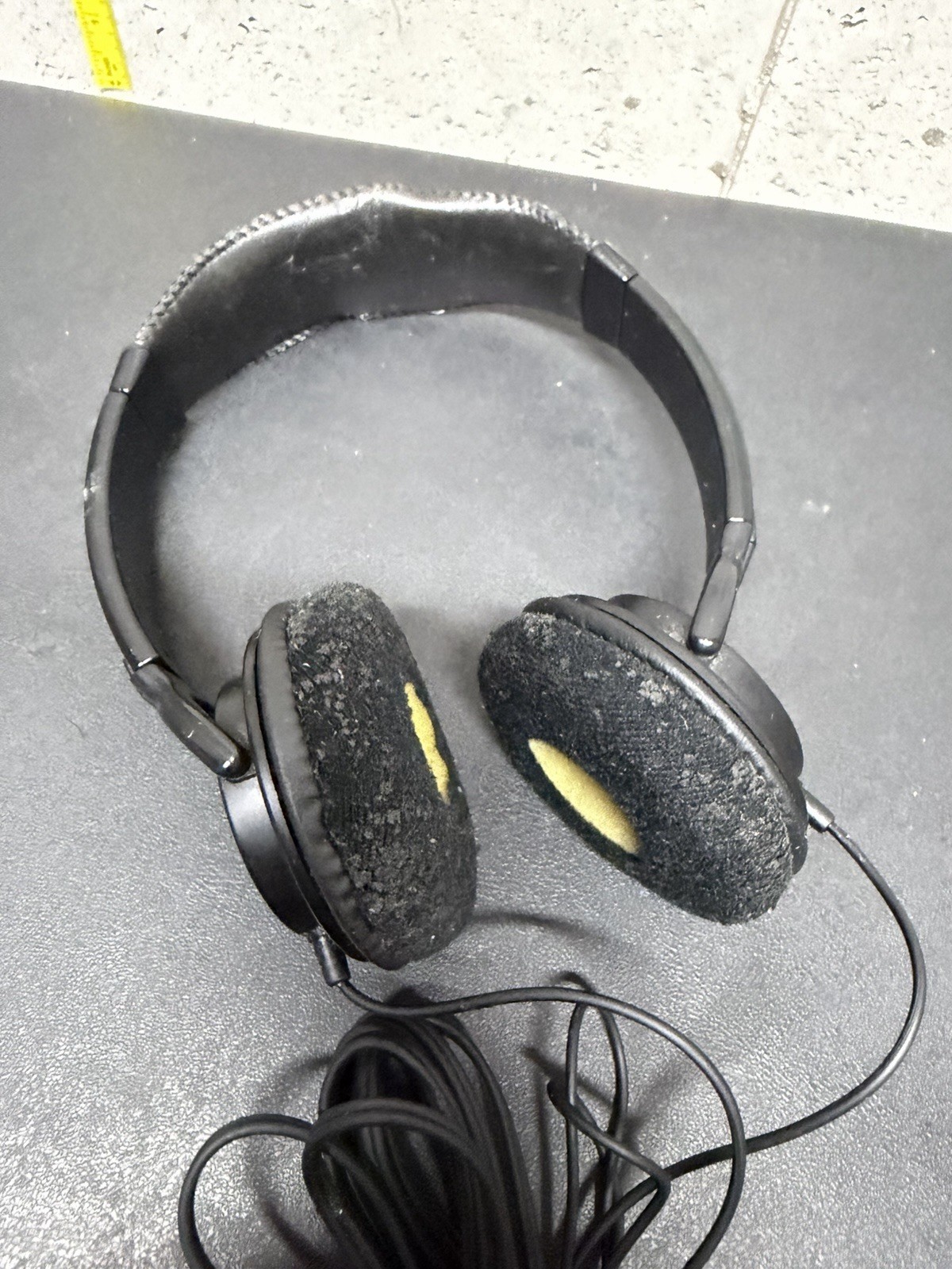 Vintage Denon AH-D210 Digital Stereo Headphones – wired – Tested Working RARE