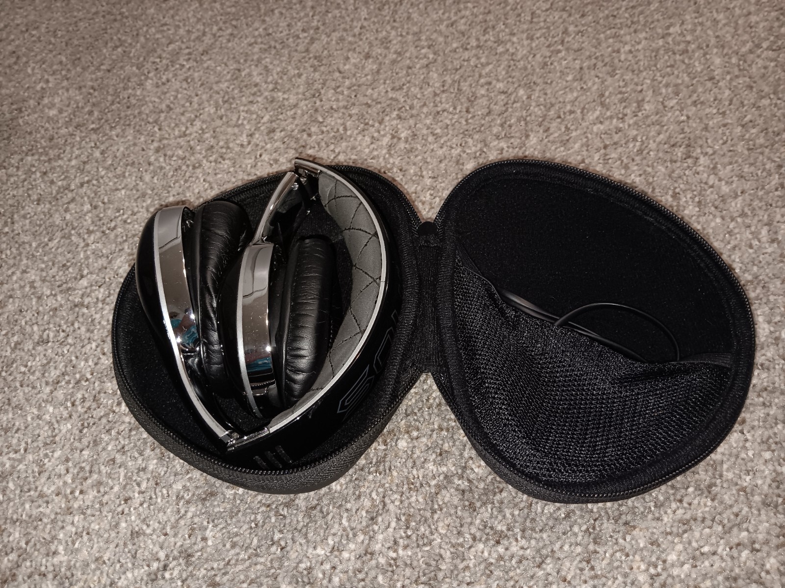 SOUL by Ludacris SL150 On-Ear wired chrome Headphones