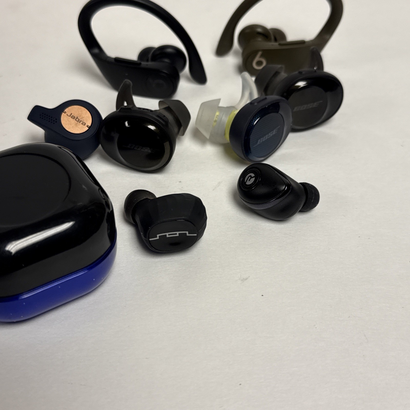 Lot of Bose 9 SoundSport Free Beats ECT Earbuds Headphones For Parts ASIS READ⚠️