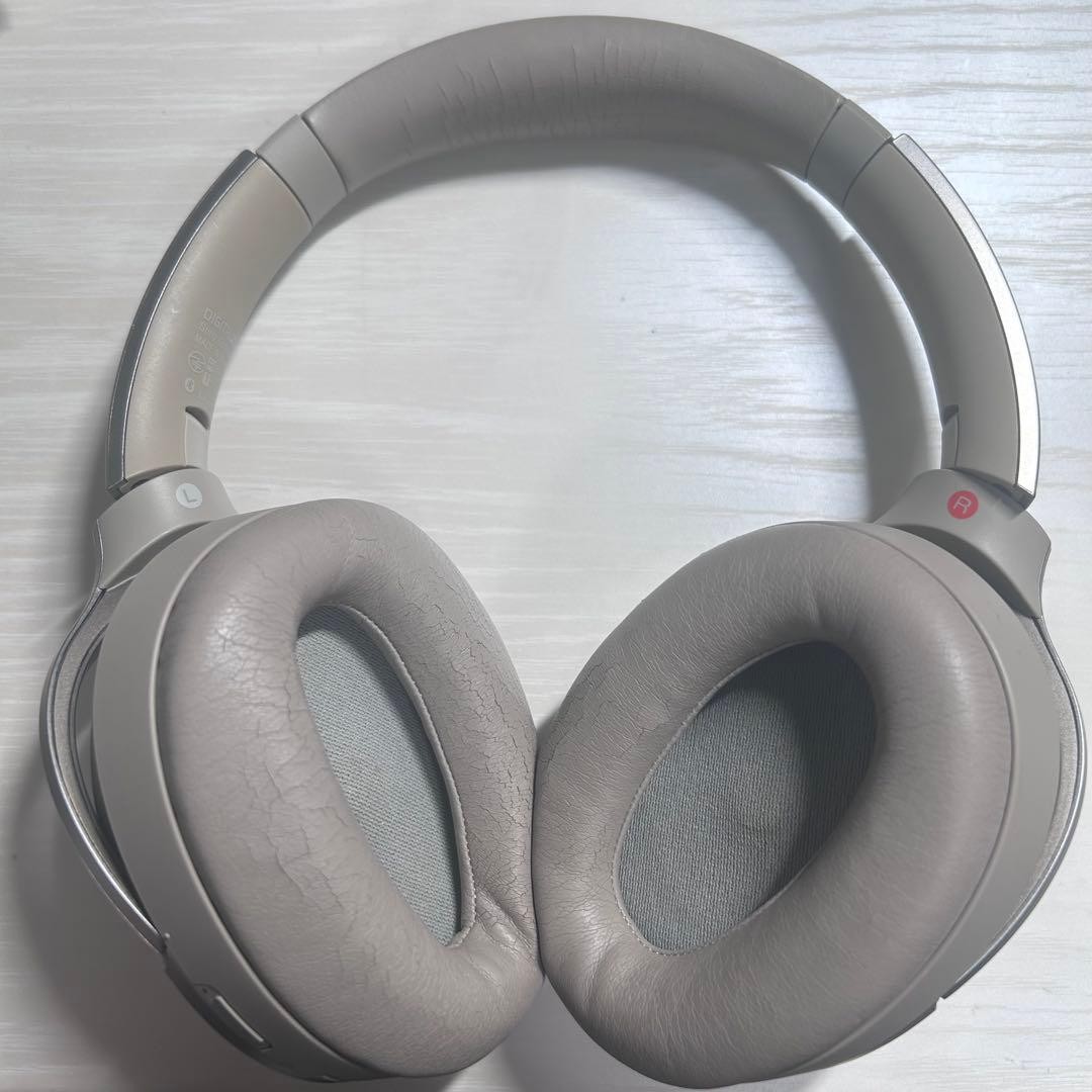 Sony WH-1000XM2 Wireless Noise Cancelling Over the Ear Headphones W/Box
