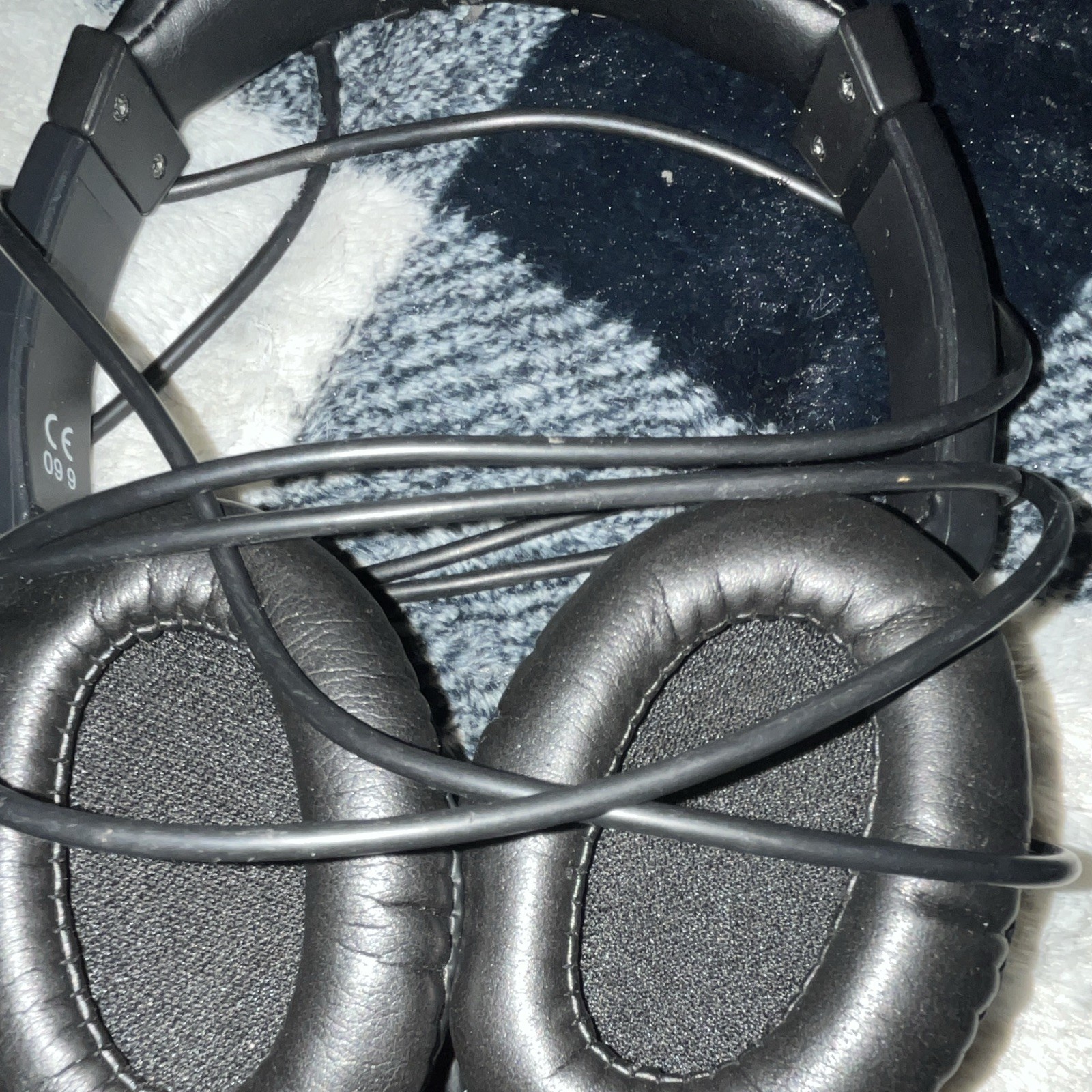 Black On-Ear Wired Headphones 3.5mm Jack Adjustable Headband 1.2m Cable Nike