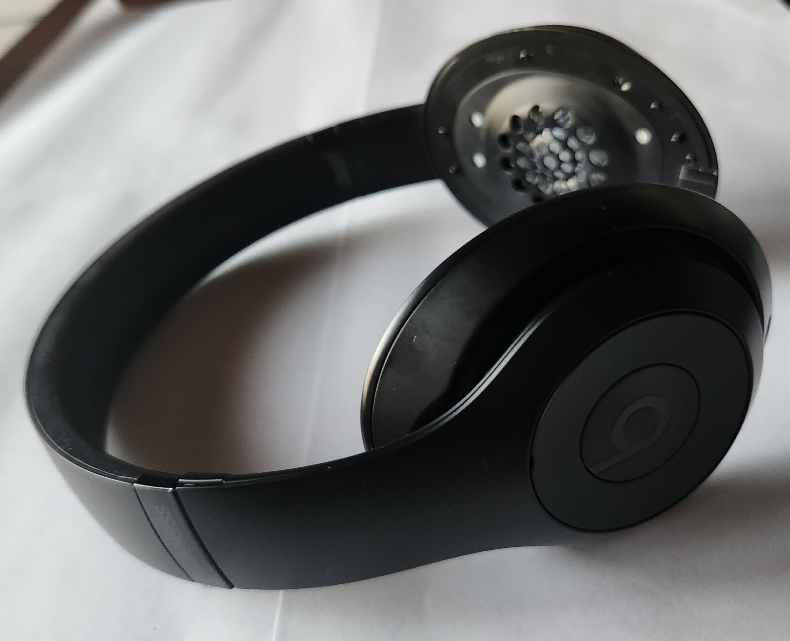 DEFECTIVE Matte Black Beats Studio3 Wireless Headphones NOT PAIRING & NO EARPADS