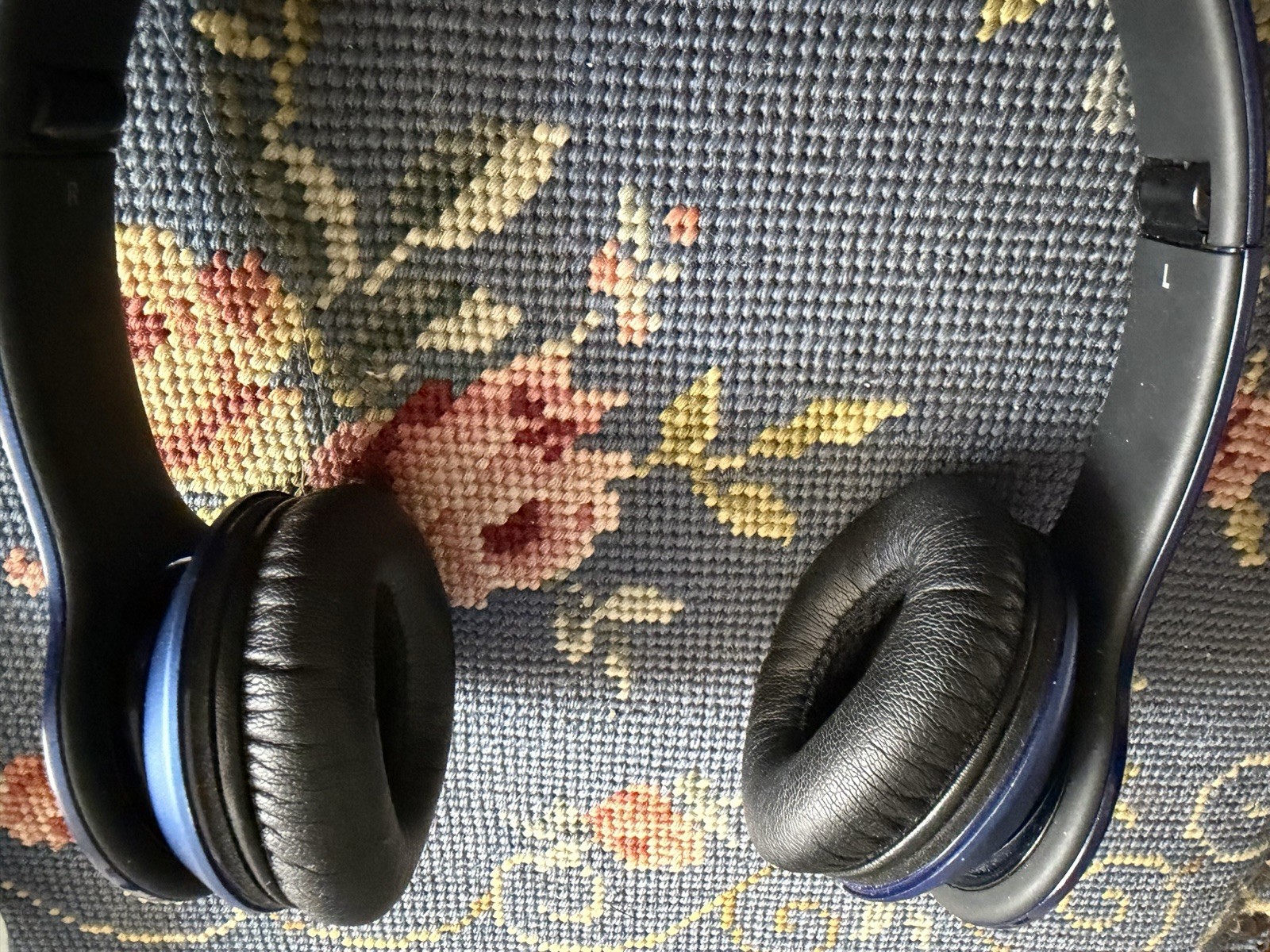 Beats By Dr Dre Solo HD Blue Metallic Ear-Pad (On the Ear) Headphones Ships Fast