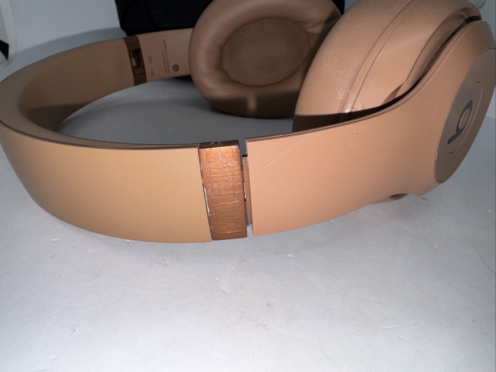 Beats – Studio Pro x Kim Kardashian – Dune –