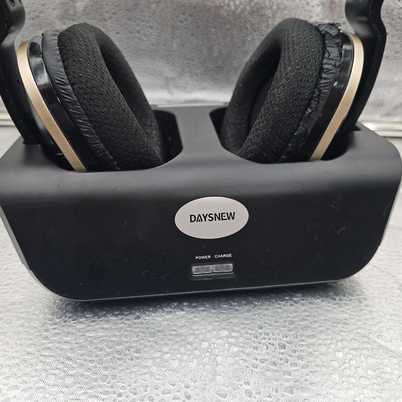 DAYSNEW ADH300J Wireless TV Headphones 2.4G RF Charging Dock w/HDMI A/V PassThru