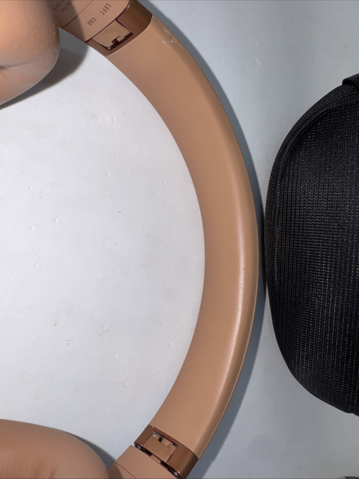 Beats – Studio Pro x Kim Kardashian – Dune –