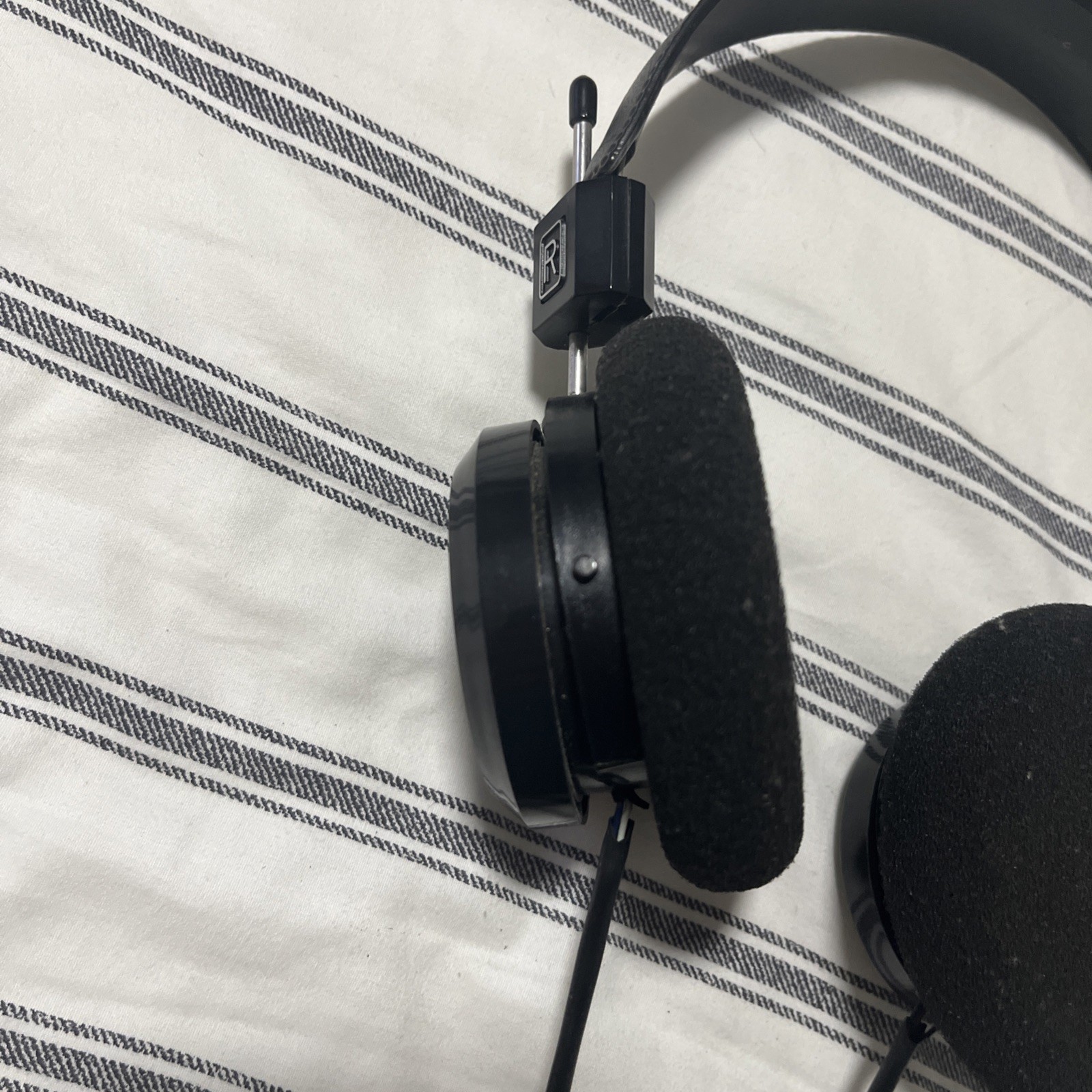 Grado SR80 On-Ear Wired Headphones – Black