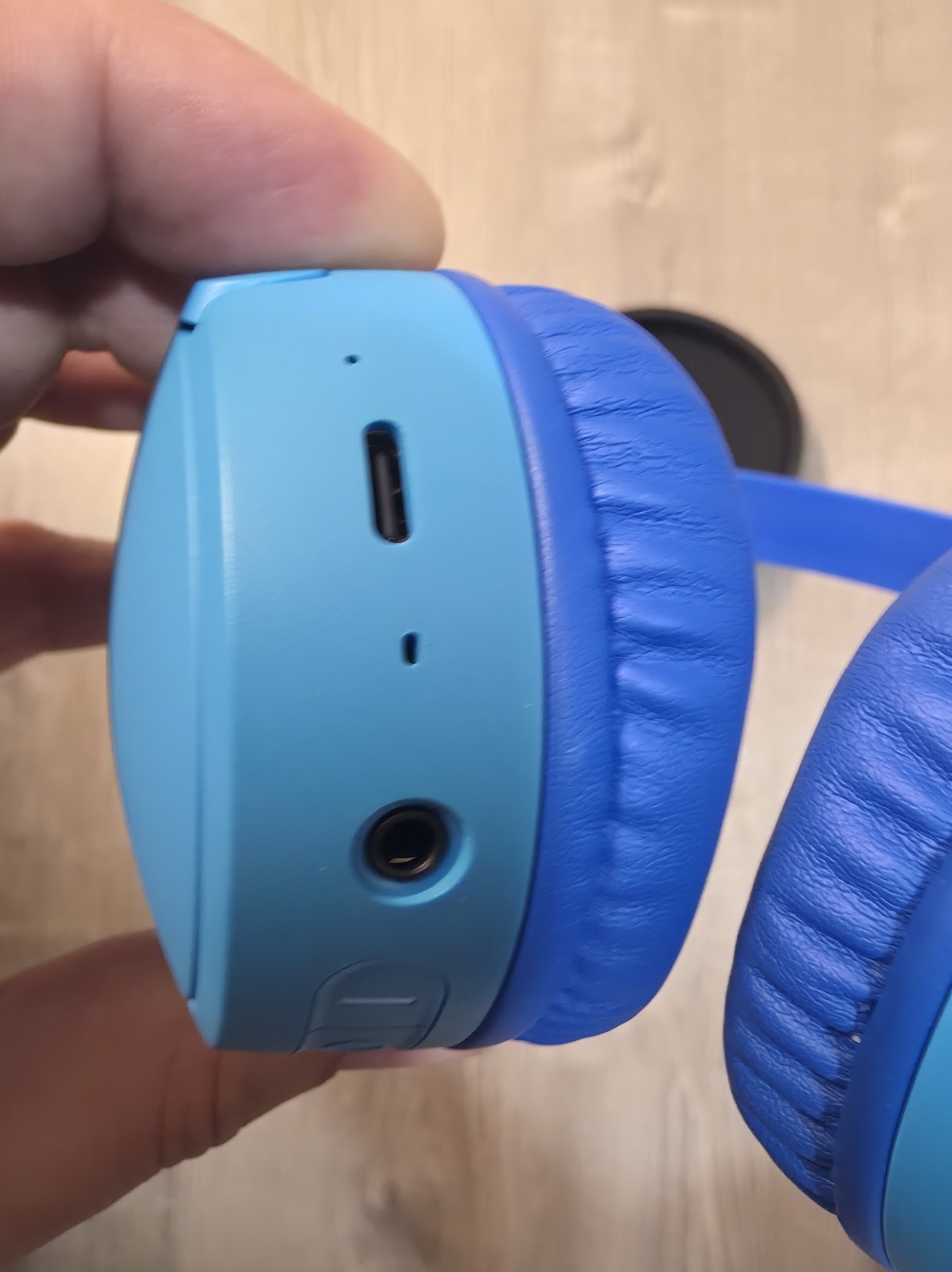 Belkin SoundForm Mini – Wireless Bluetooth Headphones for Kids with 30H Battery