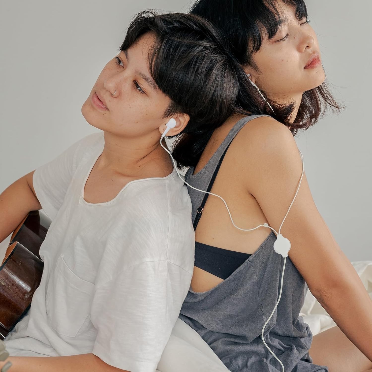 Wired Noise-Cancelling Earphones with Retractable Cable – Perfect for Travel