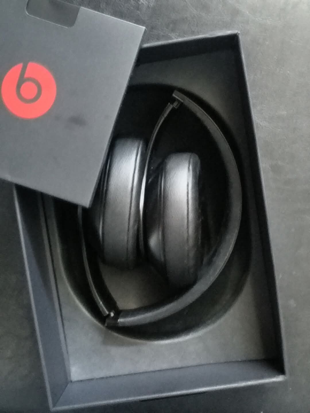 Beats by Dr. Dre Solo3 Over the Ear Headphone – Gloss Black