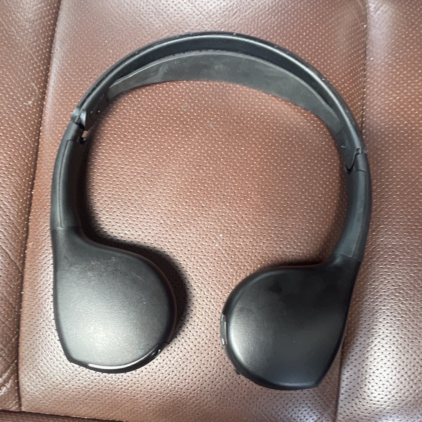 I have 4 Black Wireless RF (UHF) Headband Over-Ear Ear-Cup Headphones, Double