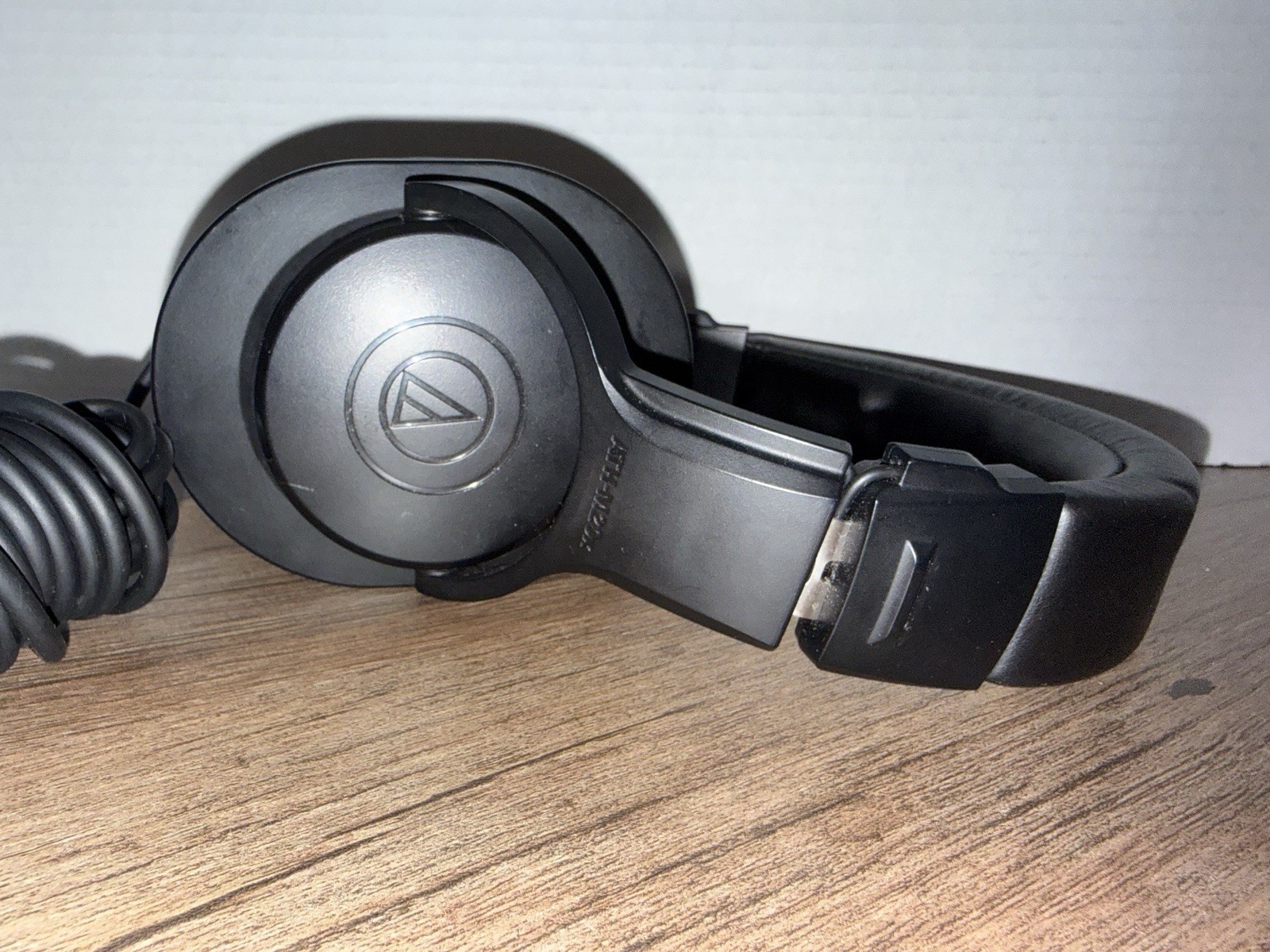 GREAT CONDITION Audio-Technica ATH-M20X Professional Studio Monitor Headphones