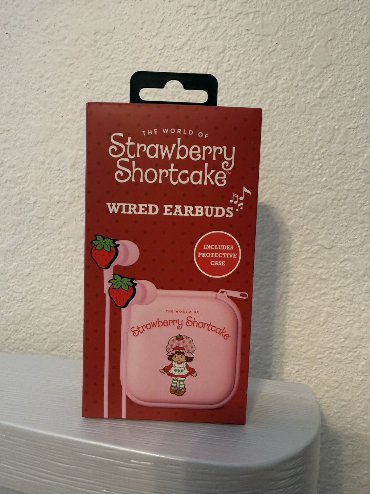 Strawberry Shortcake Wired Earbuds Headphones w/ Storage Case Cute Pink